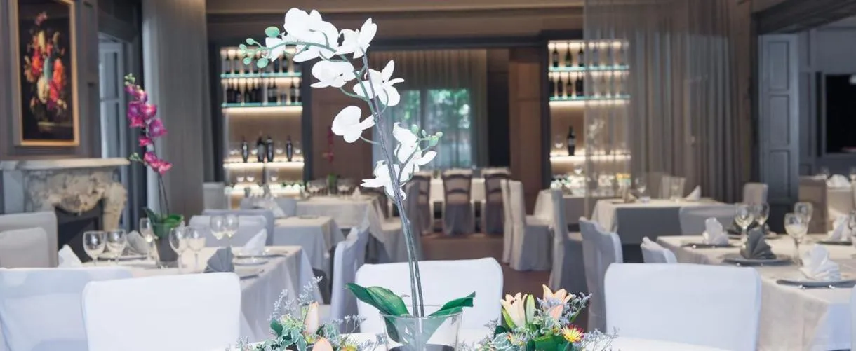 Restaurant/places to eat in Hotel Artaza