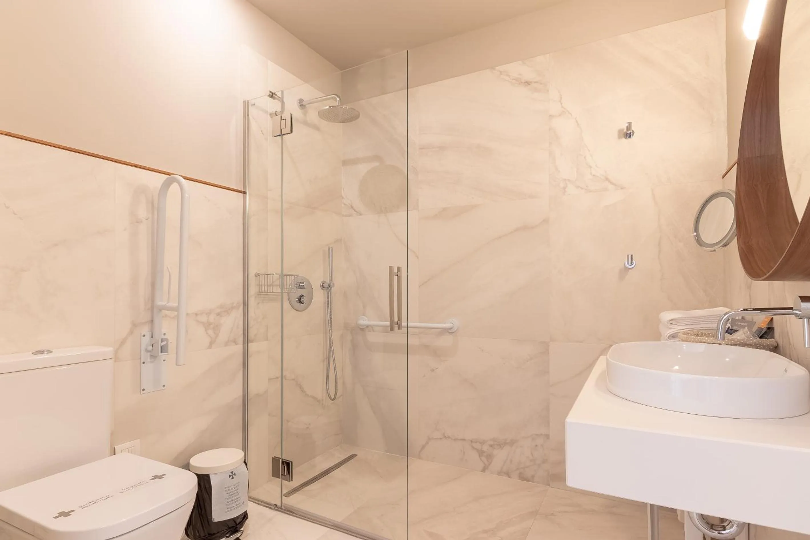 Shower in Hotel Artaza