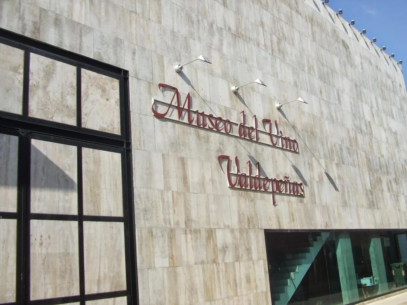 Property building in Hostal Valdepeñas by Bossh! Hotels