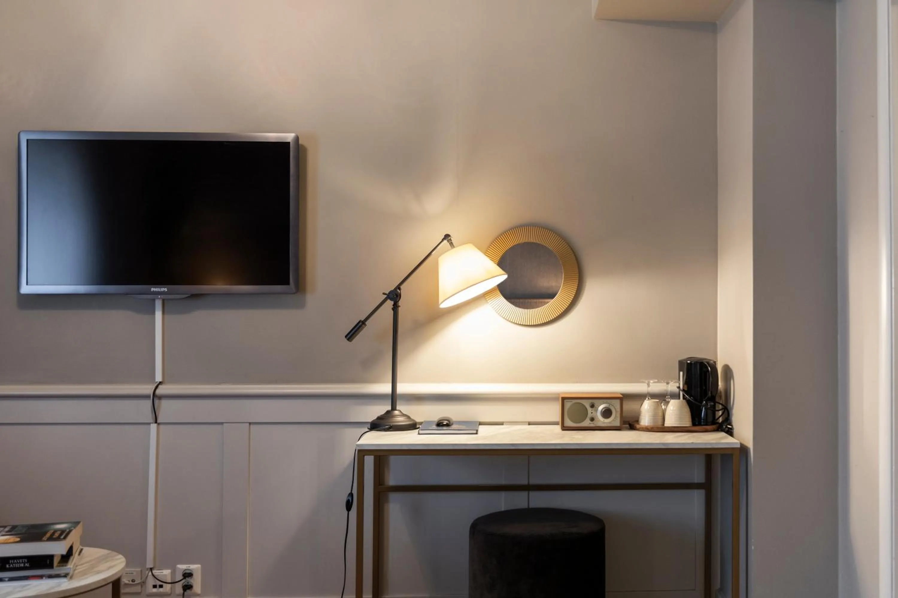 TV and multimedia in Home Hotel Grand Bodø