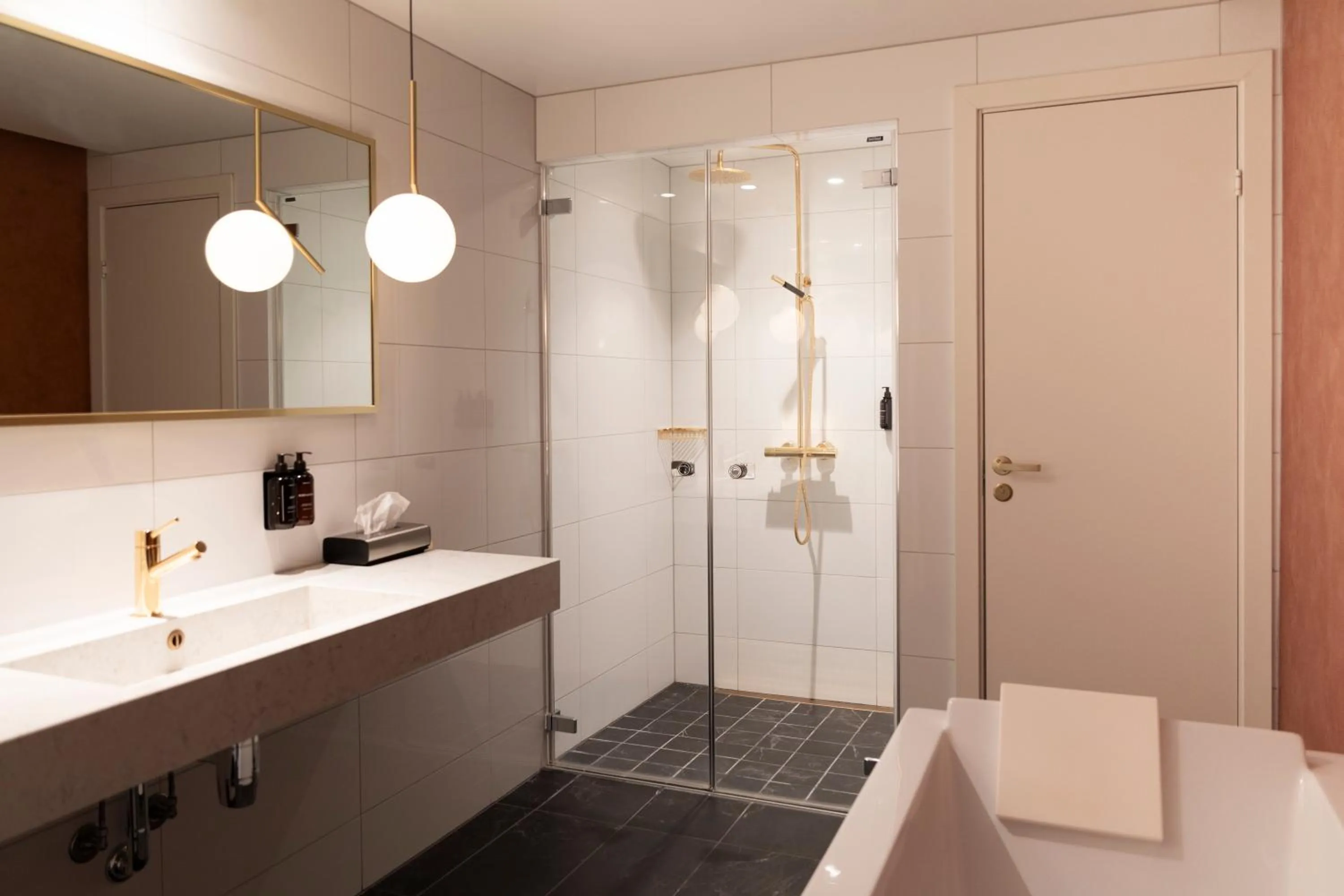 Shower in Home Hotel Grand Bodø