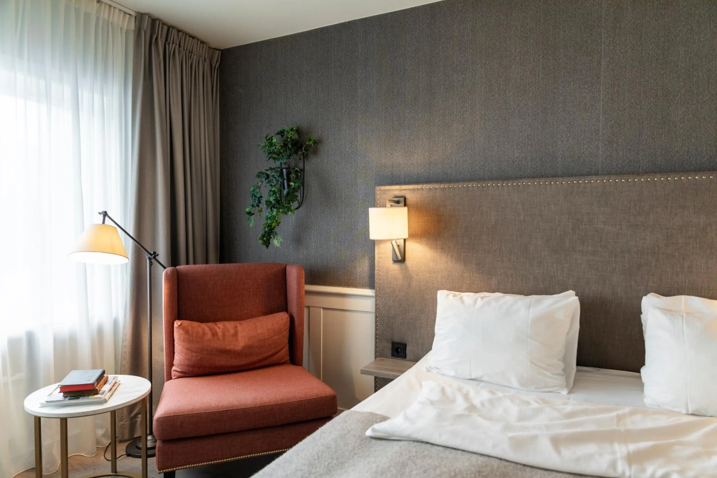 Seating area, Bed in Home Hotel Grand Bodø