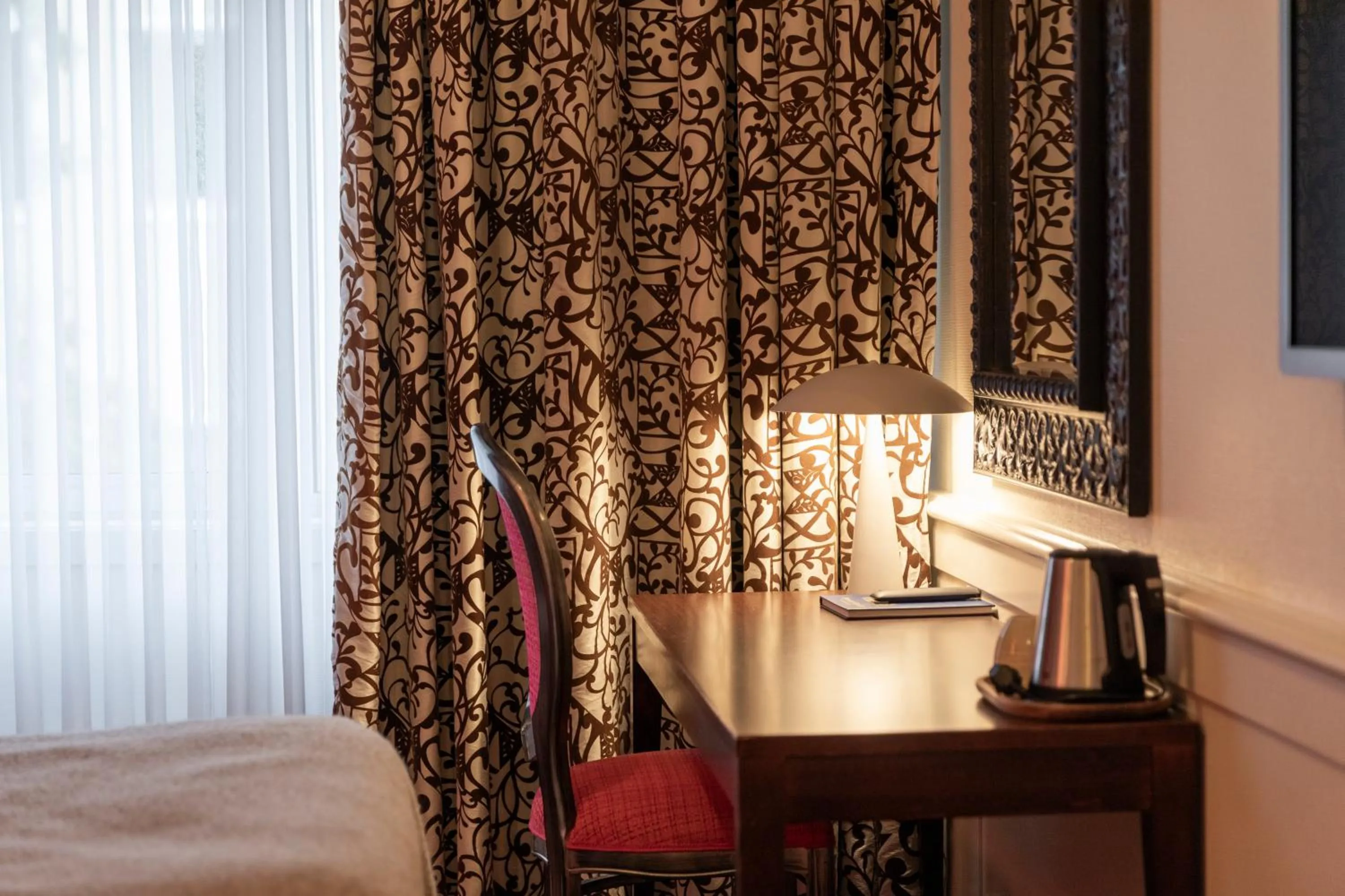 Coffee/tea facilities, Bed in Home Hotel Grand Bodø