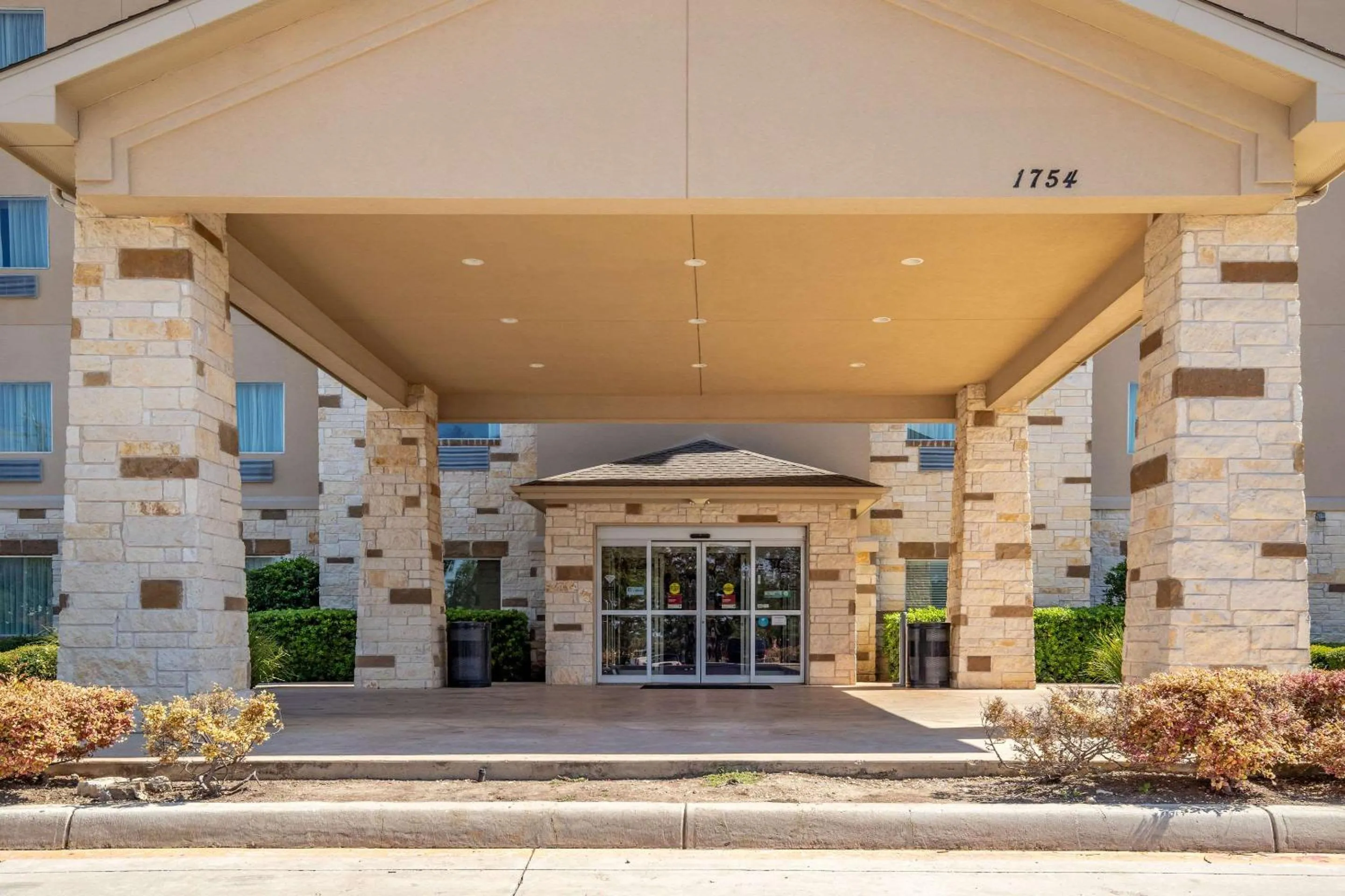 Property building in Comfort Suites San Antonio North - Stone Oak
