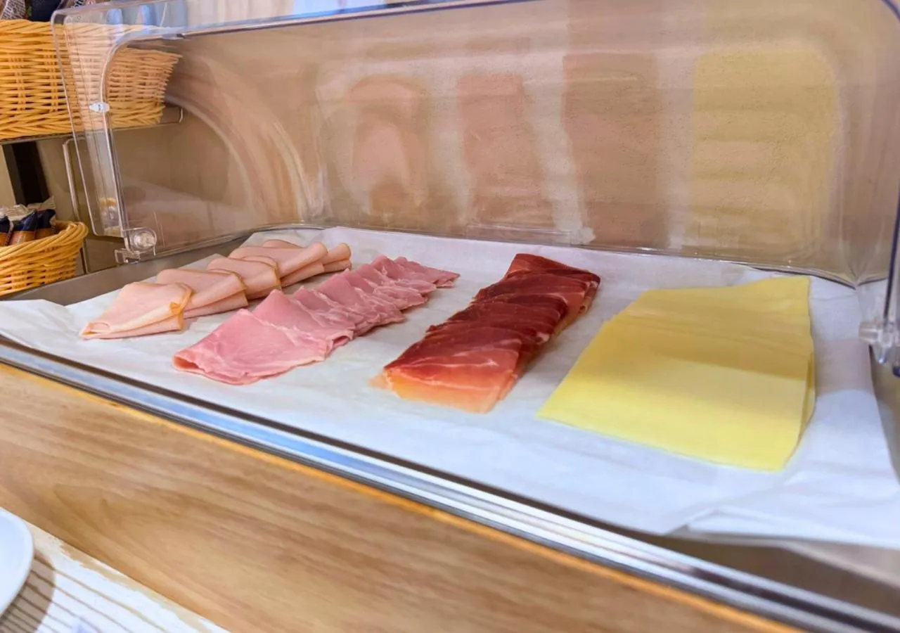 Breakfast in Hotel Enzo