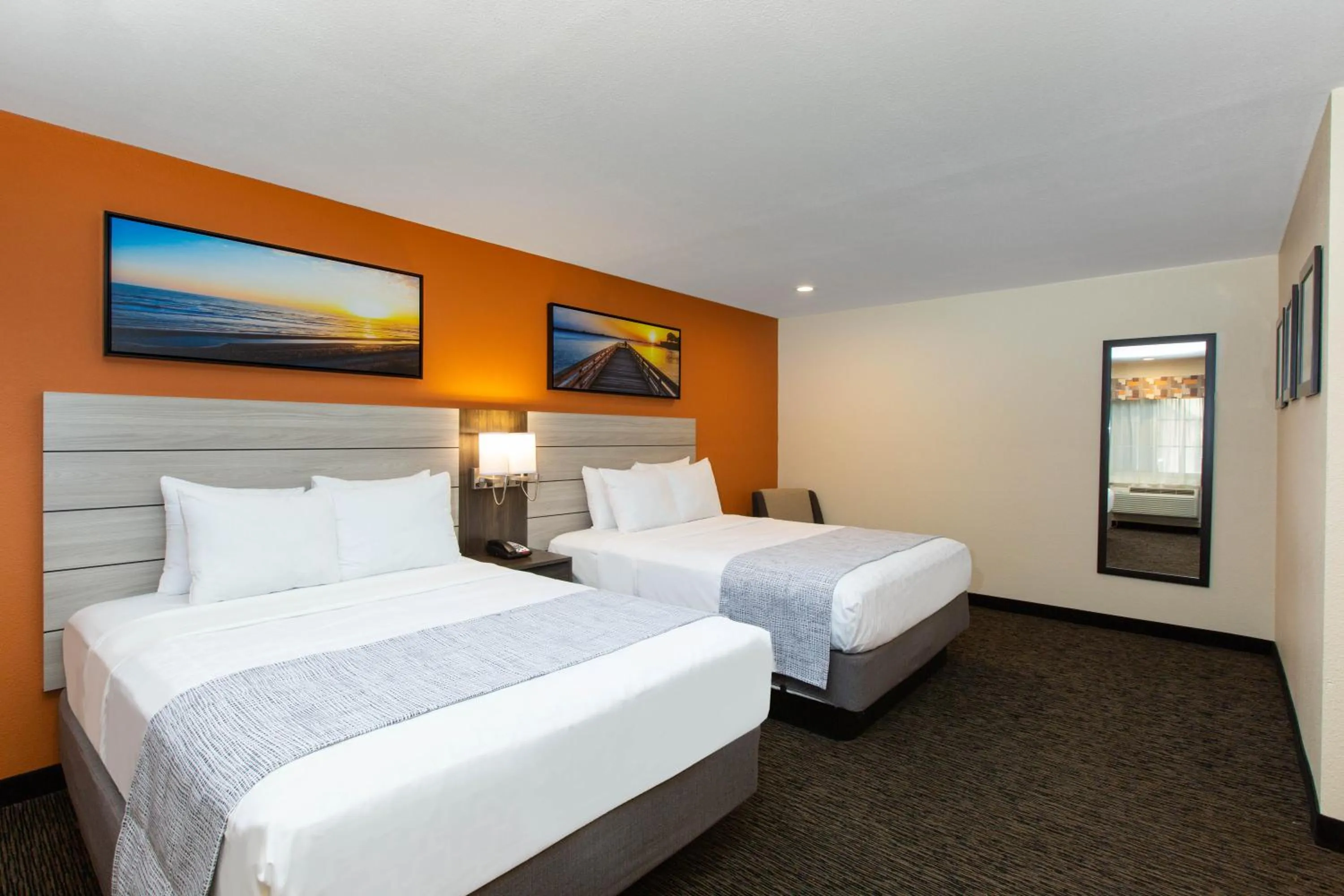 Photo of the whole room, Bed in Days Inn by Wyndham Monterey-Fisherman's Wharf Aquarium