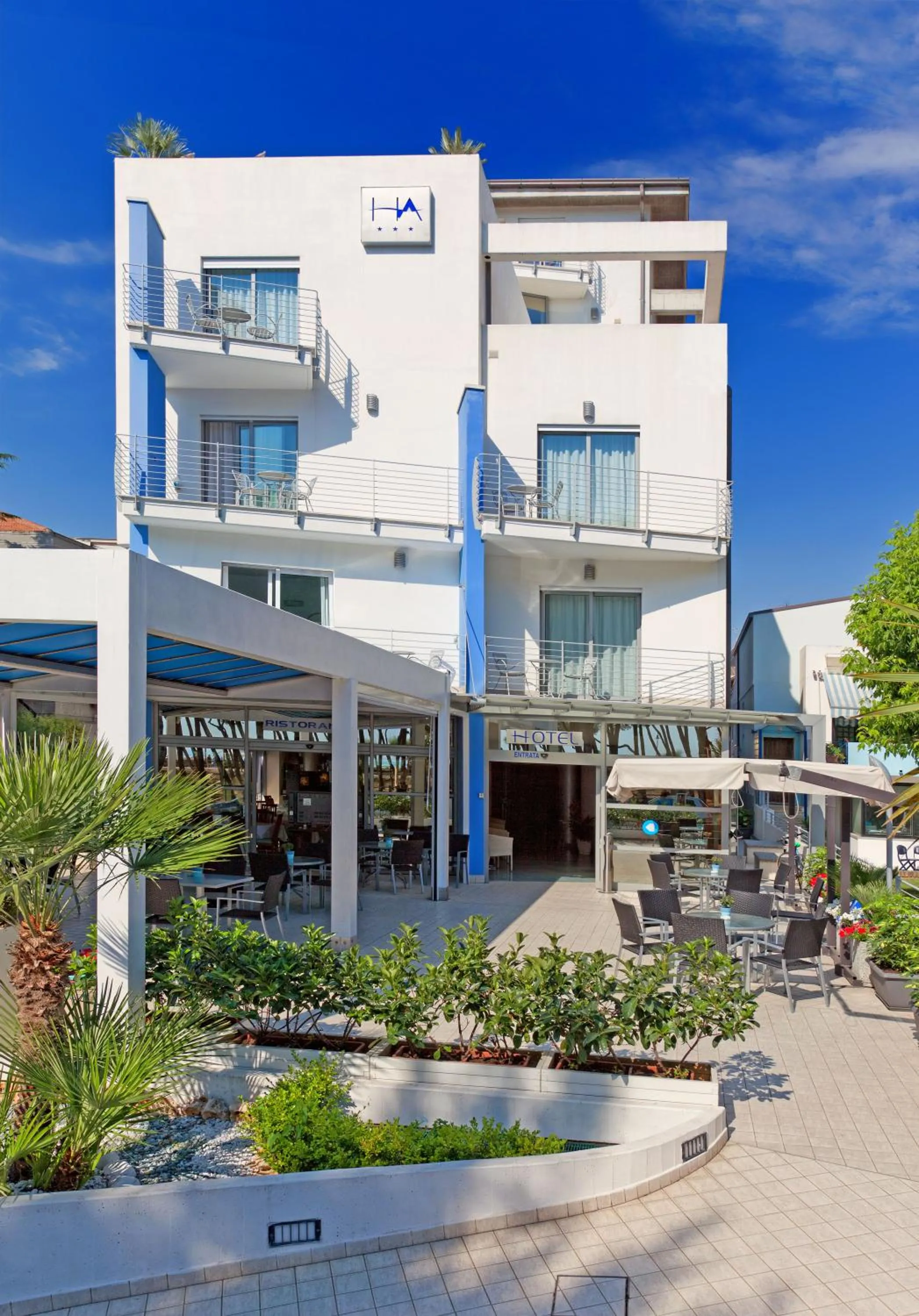 Facade/entrance in Hotel Antares