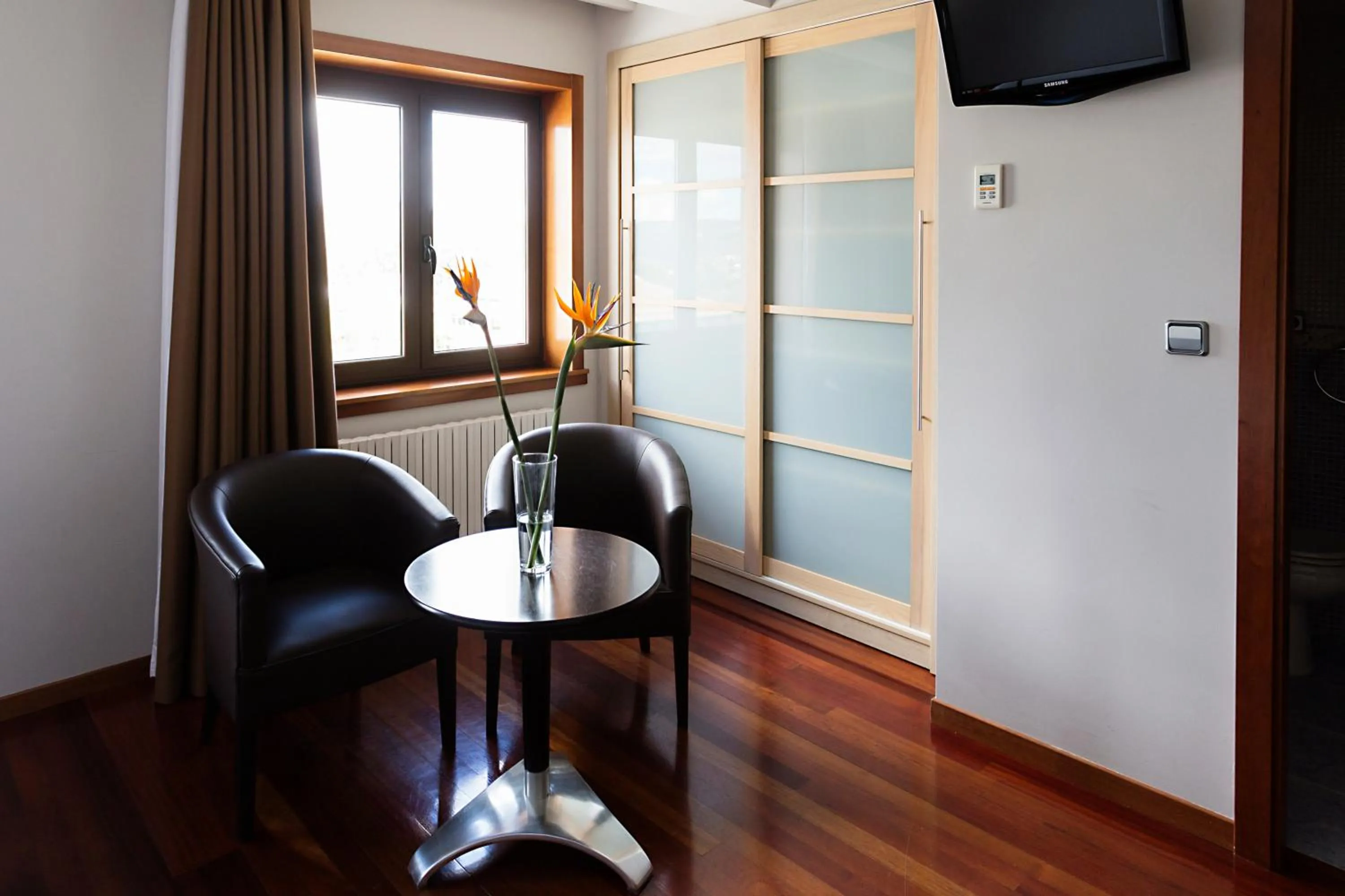 Photo of the whole room in Hotel Valencia