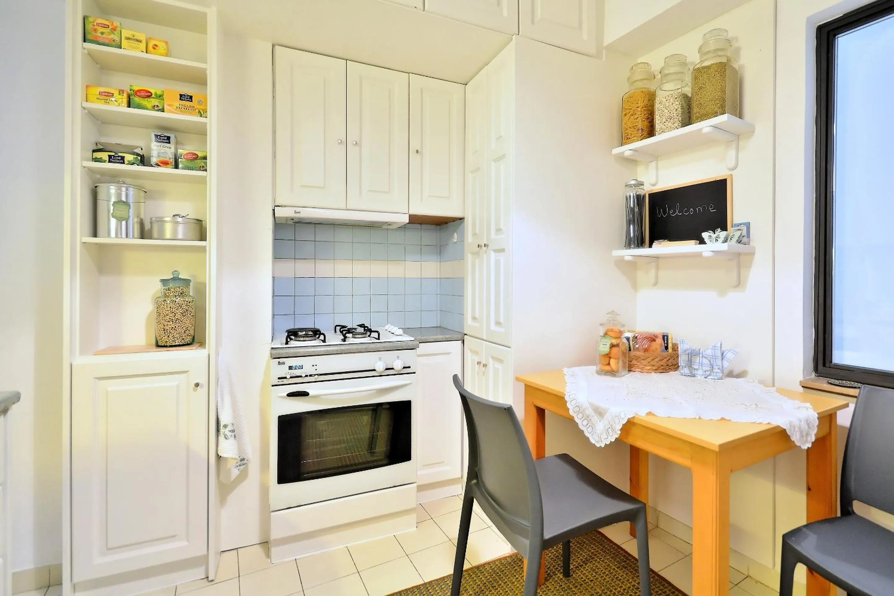 Kitchen or kitchenette in Plaka Elegant Apartment