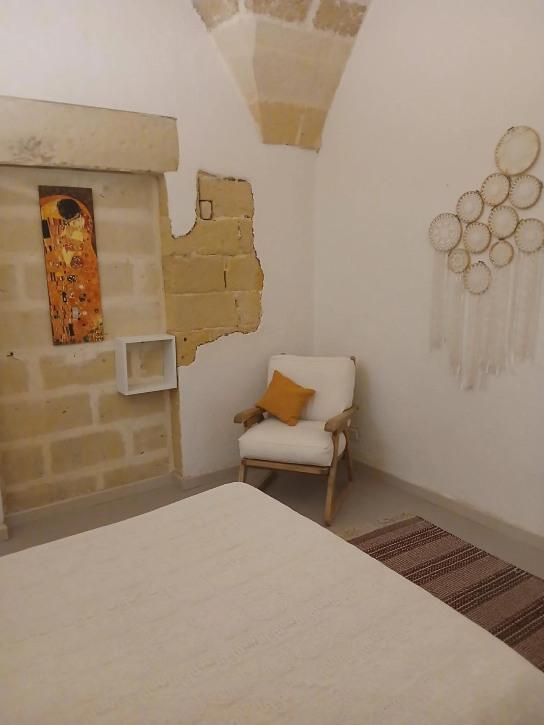 Seating area, Bed in Vico del Sole b&b