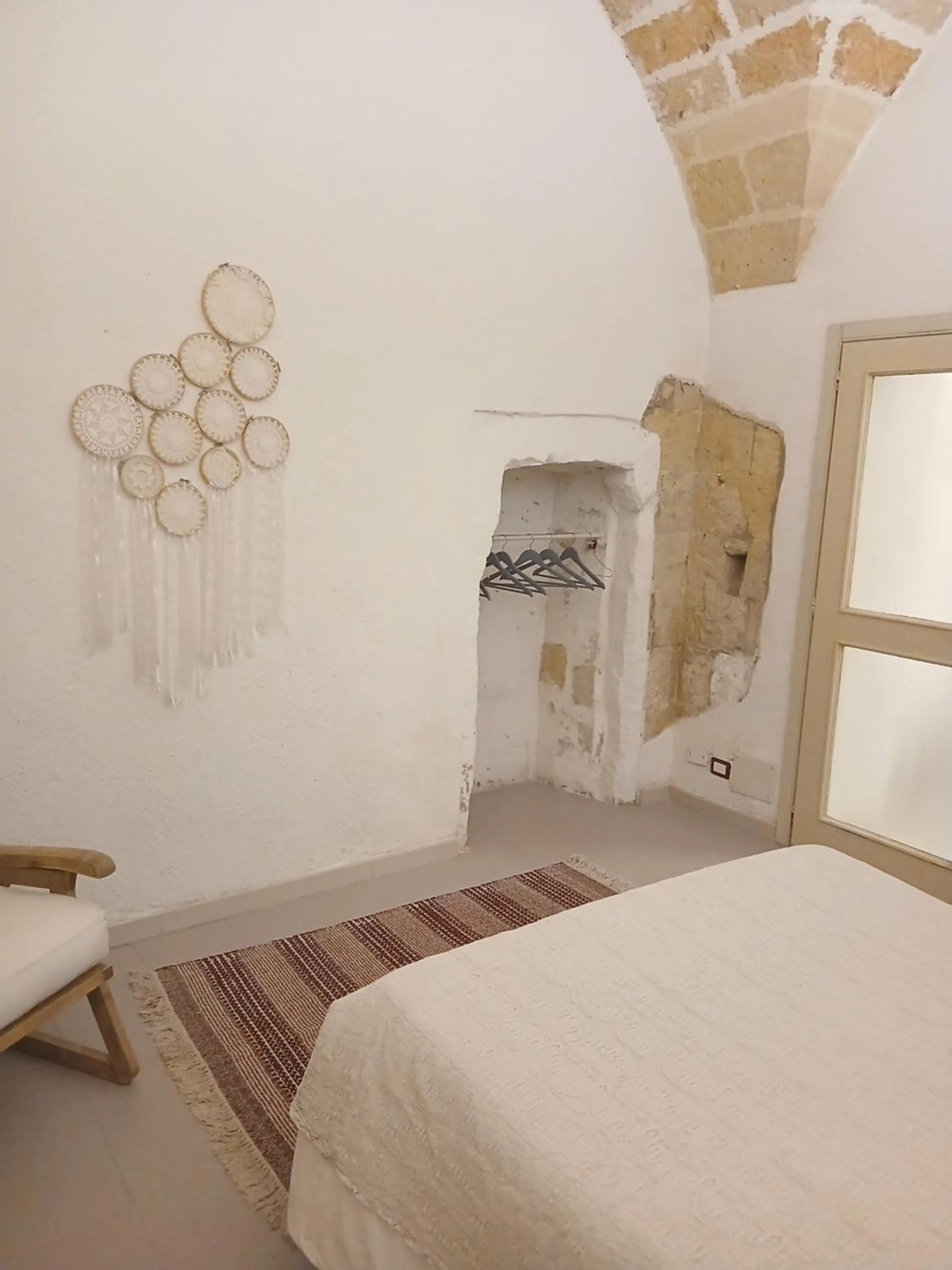 wardrobe, Bed in Vico del Sole b&b