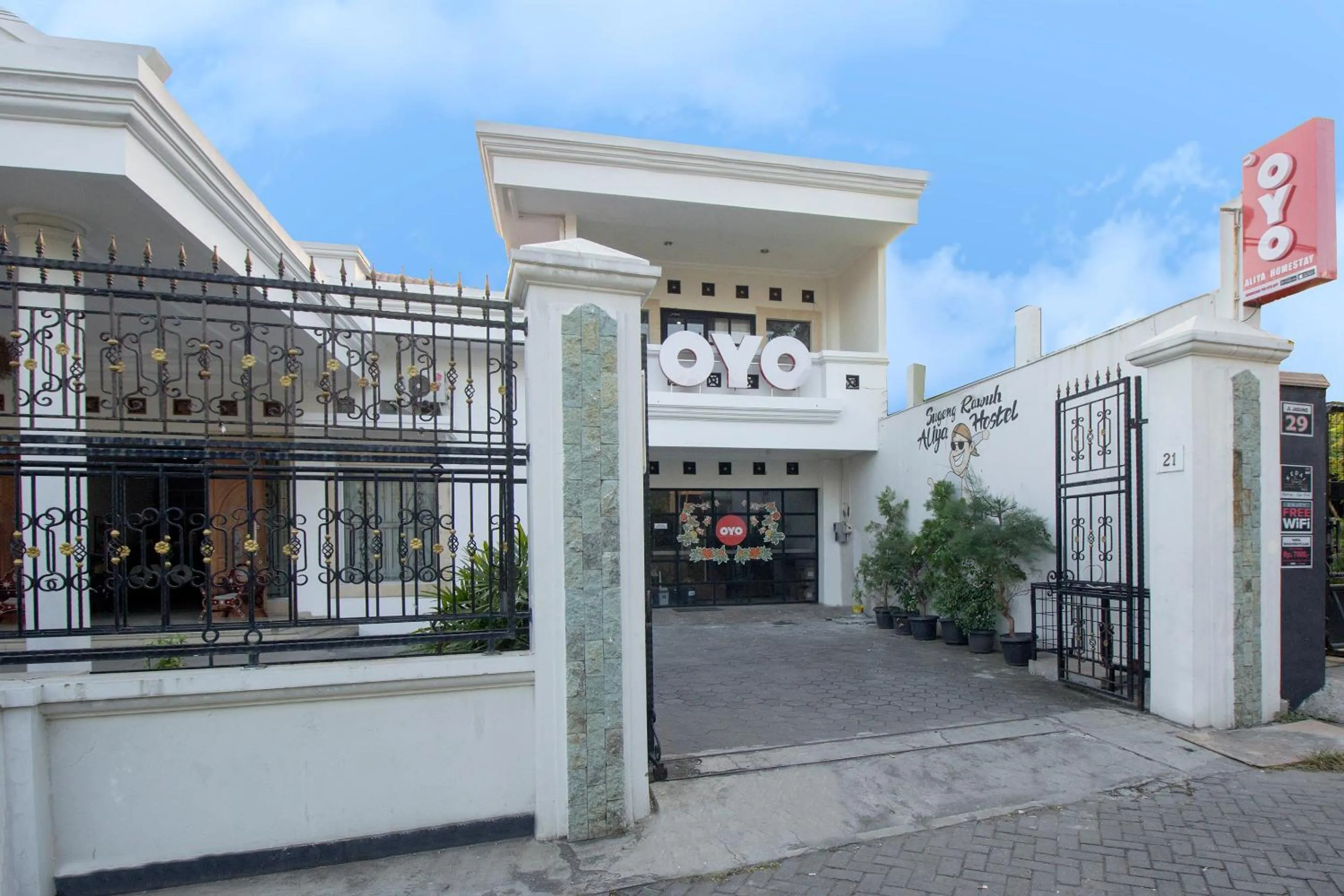 Facade/entrance in Collection O 1061 Aliya Homestay