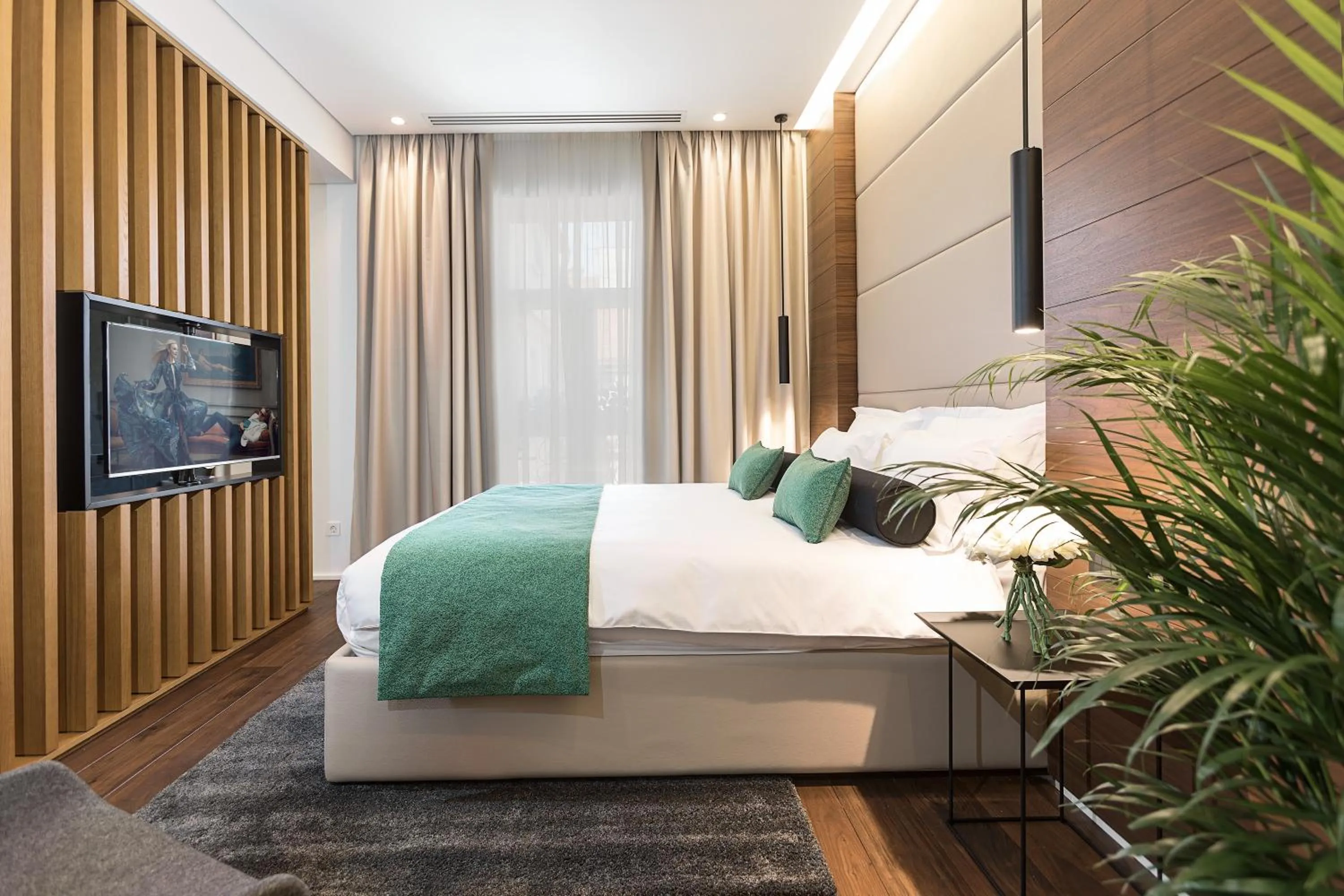 TV and multimedia, Bed in Dominic Smart & Luxury Suites - Parliament