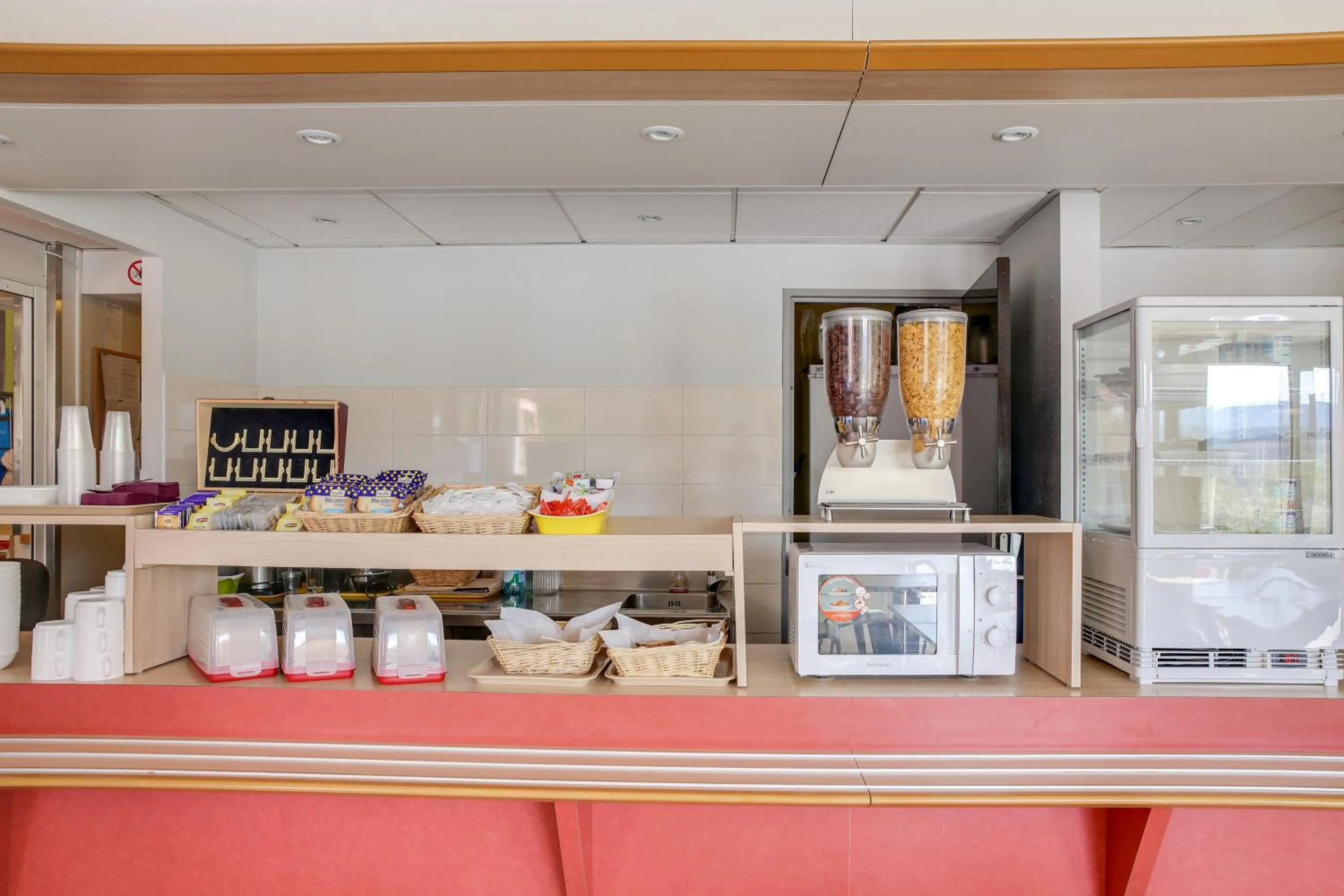 Restaurant/places to eat in Hotel Valence Sud