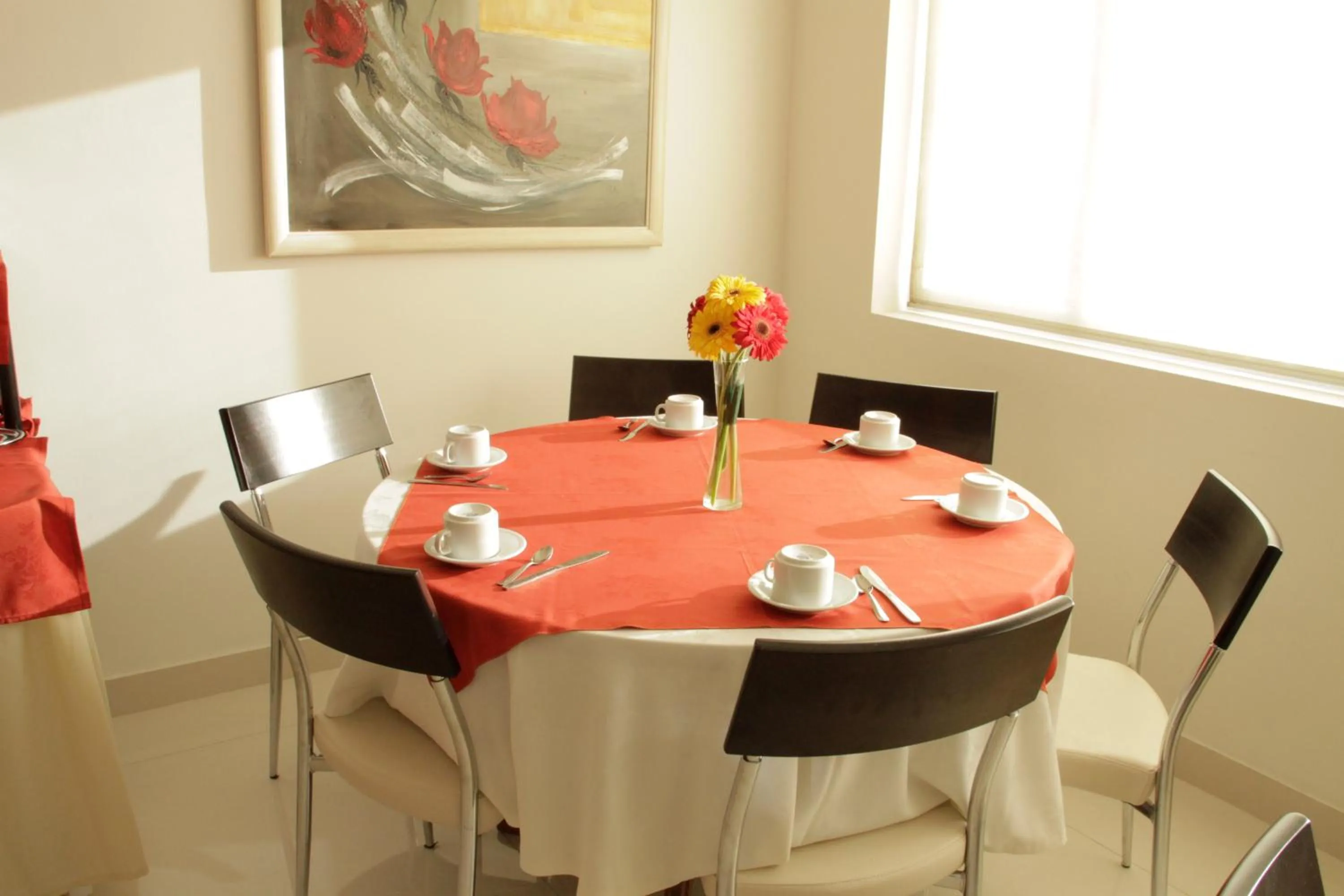 Restaurant/places to eat in Hotel Crillon Mendoza