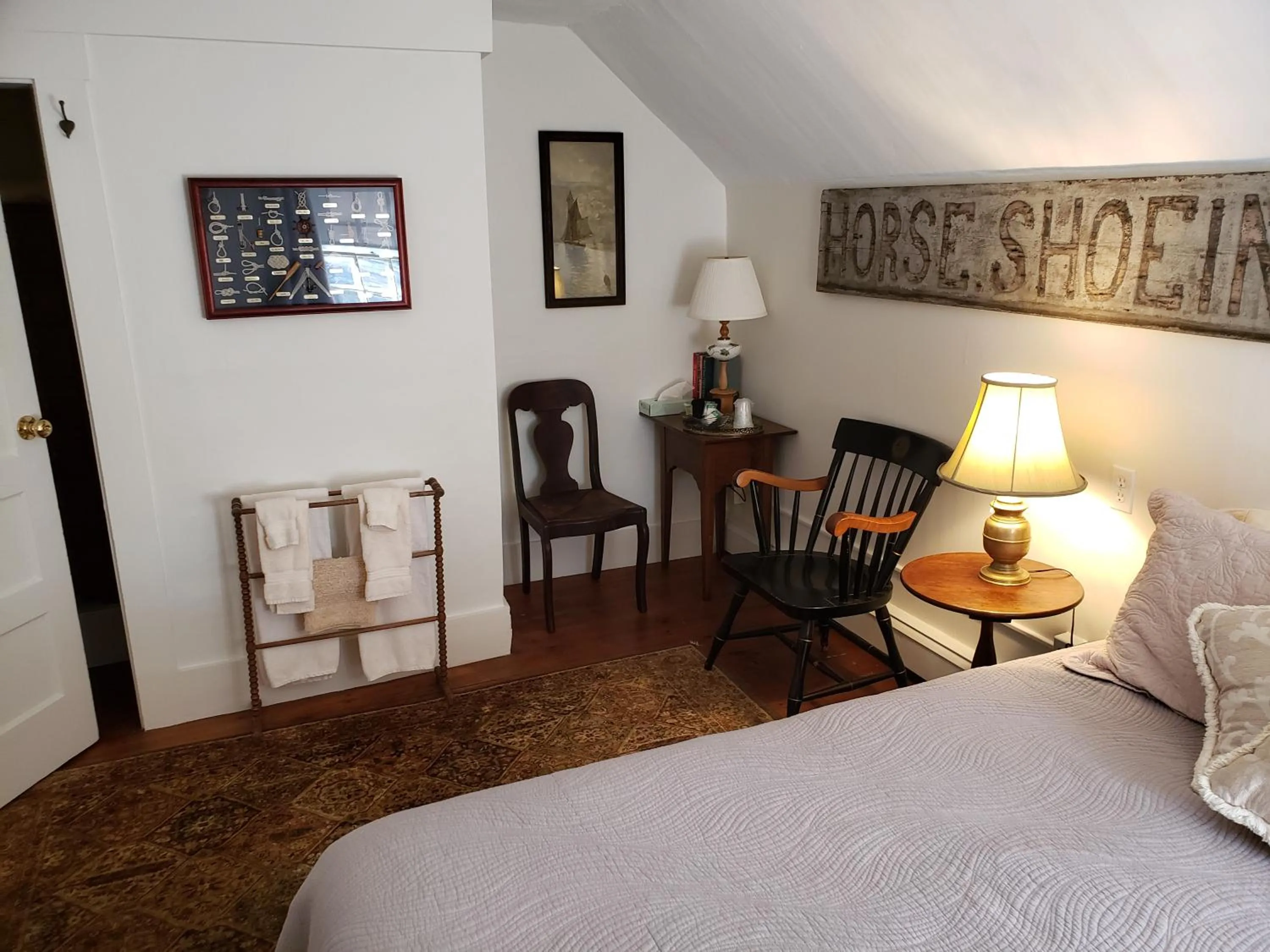 Bed in Hawks House Inn