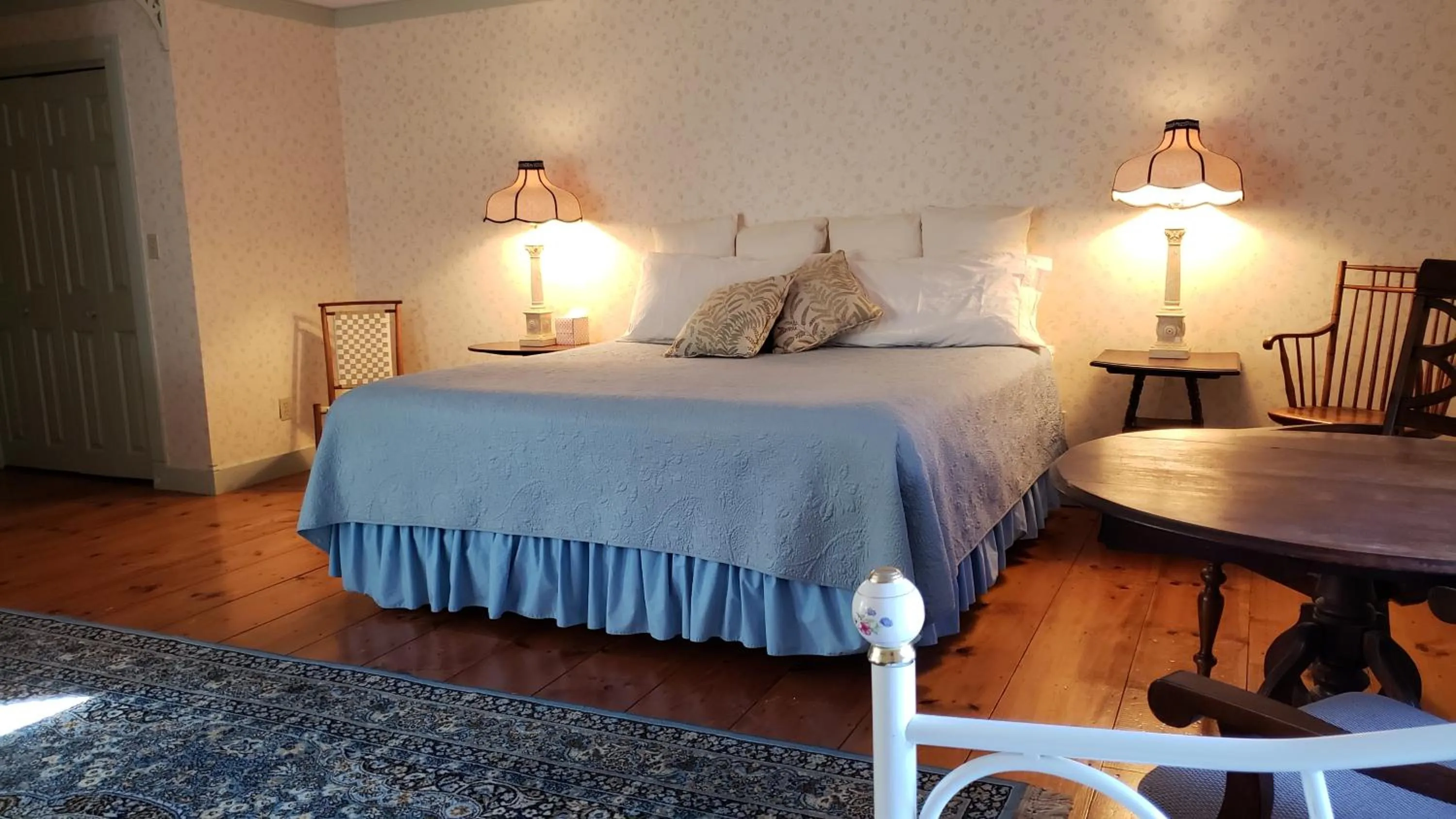 Bed in Hawks House Inn