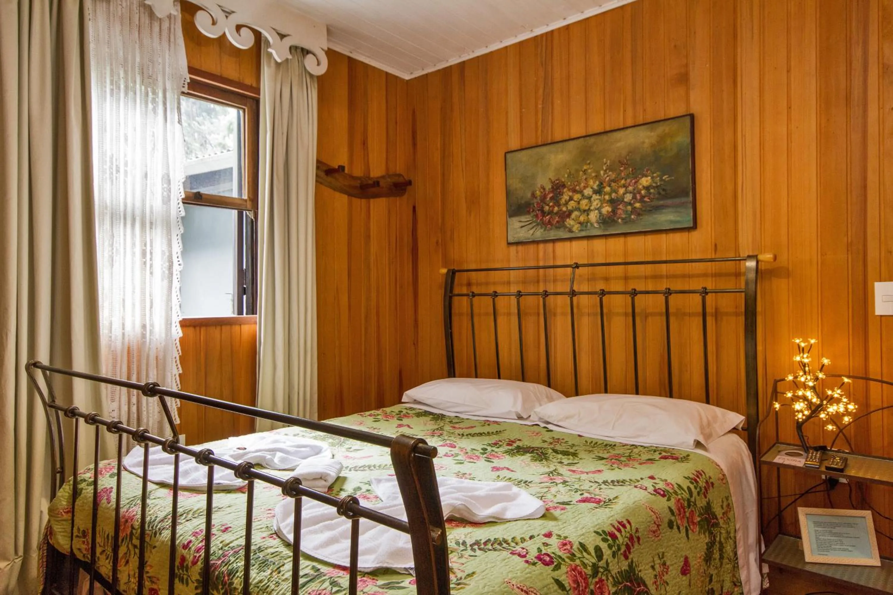 Bedroom, Bed in Pousada Casa Mantiqueira - Próxima ao Capivarí e opções de Hidromassagem