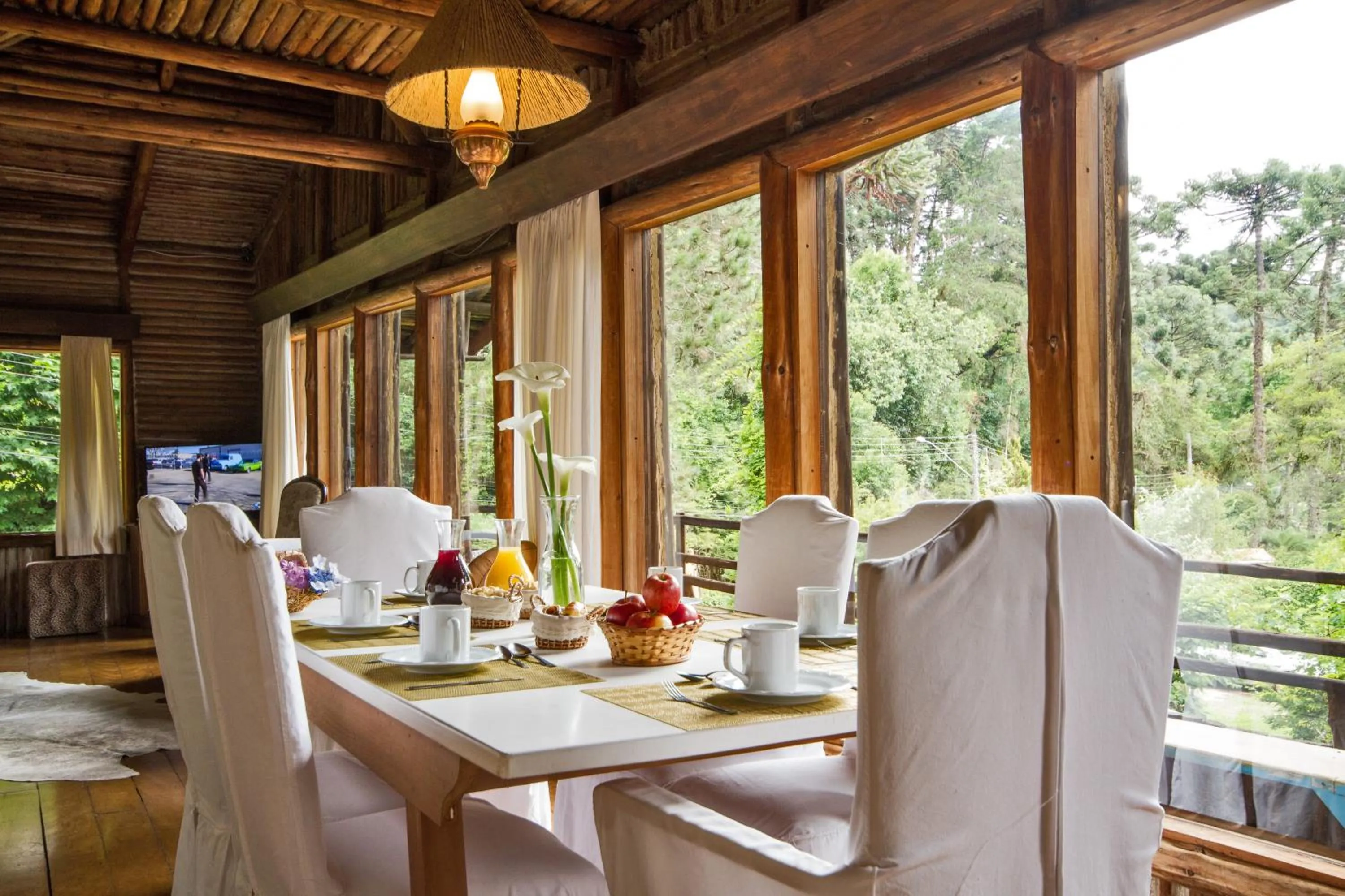 Photo of the whole room in Pousada Casa Mantiqueira - Próxima ao Capivarí e opções de Hidromassagem