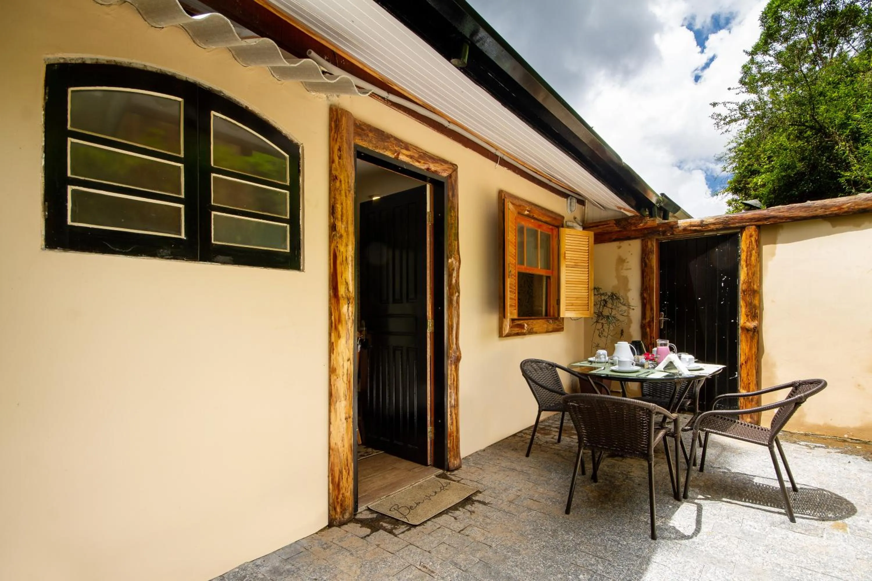 Balcony/Terrace in Pousada Casa Mantiqueira - Próxima ao Capivarí e opções de Hidromassagem
