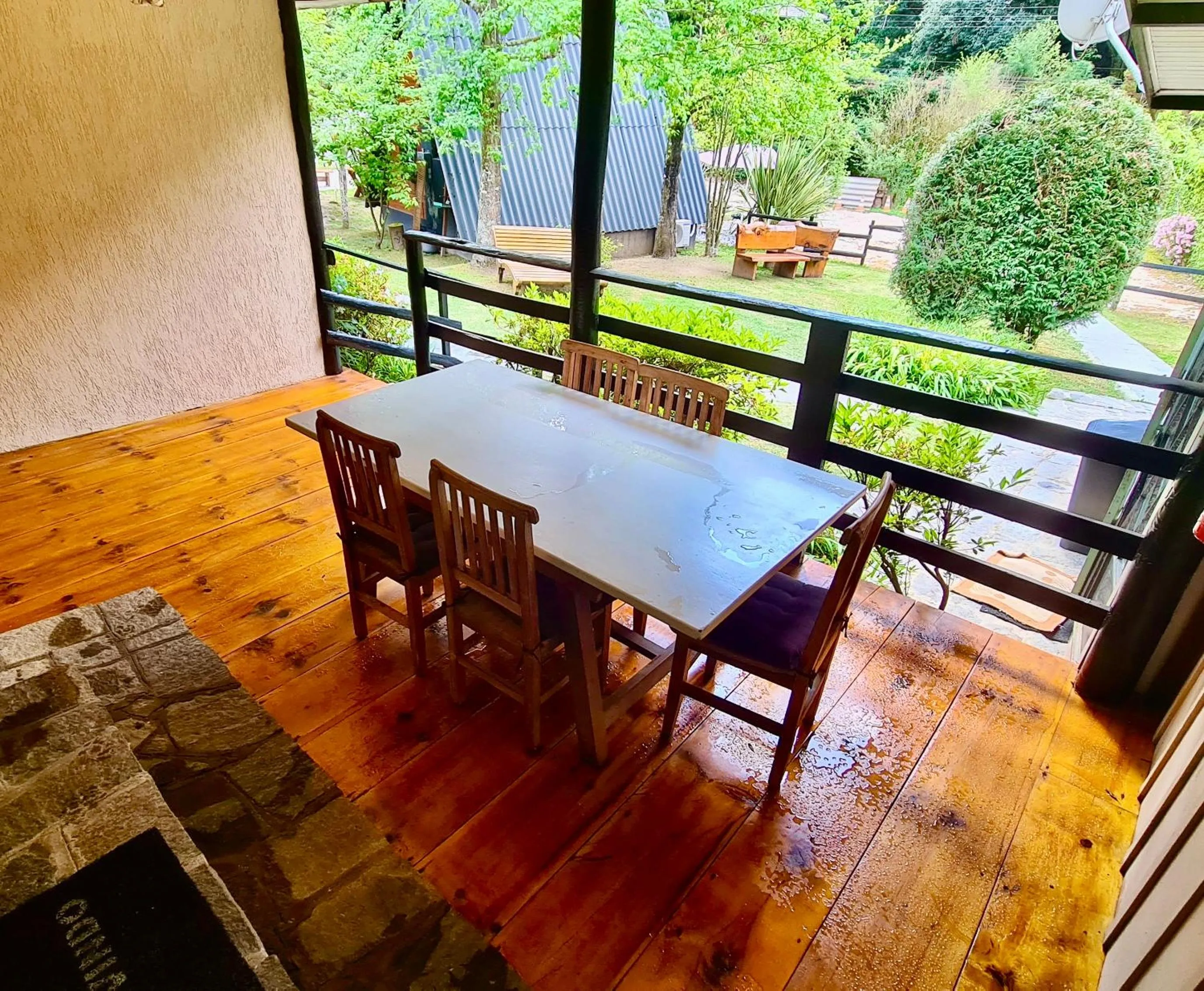 Balcony/Terrace in Pousada Casa Mantiqueira - Próxima ao Capivarí e opções de Hidromassagem
