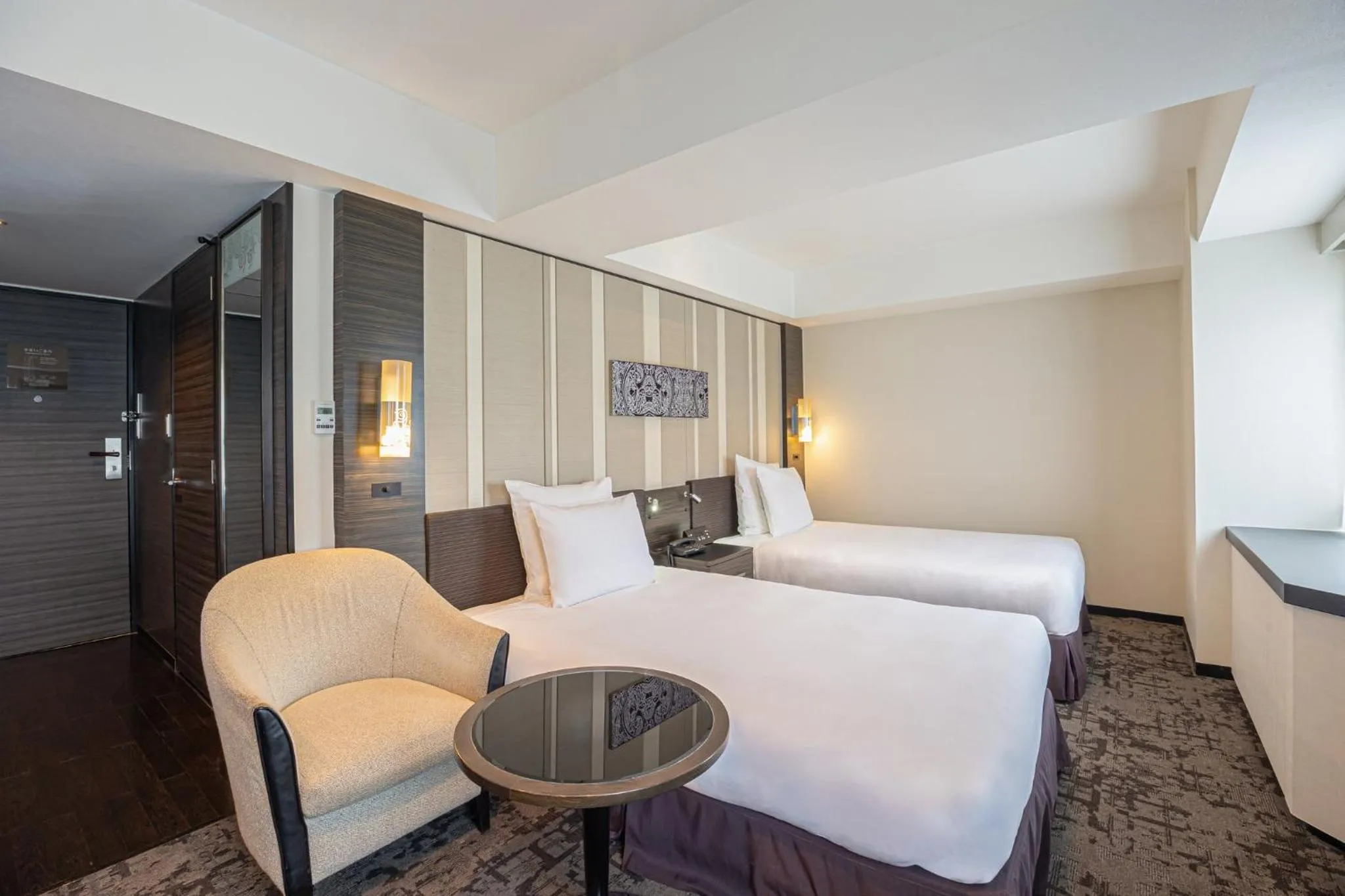 Photo of the whole room, Bed in ANA Crowne Plaza Fukuoka by IHG