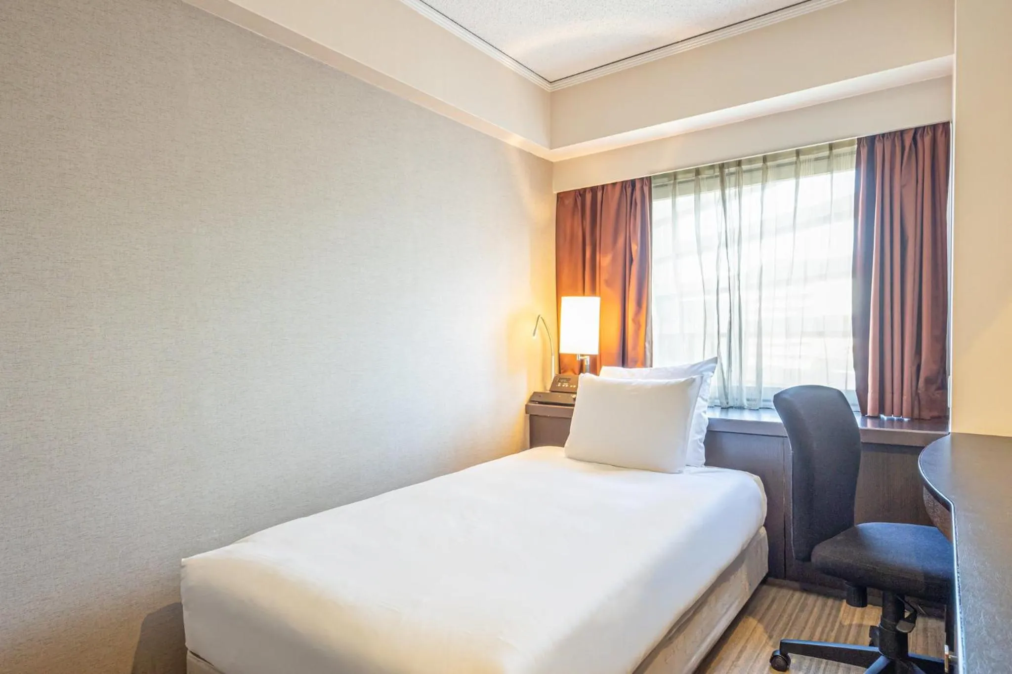 Photo of the whole room, Bed in ANA Crowne Plaza Fukuoka by IHG