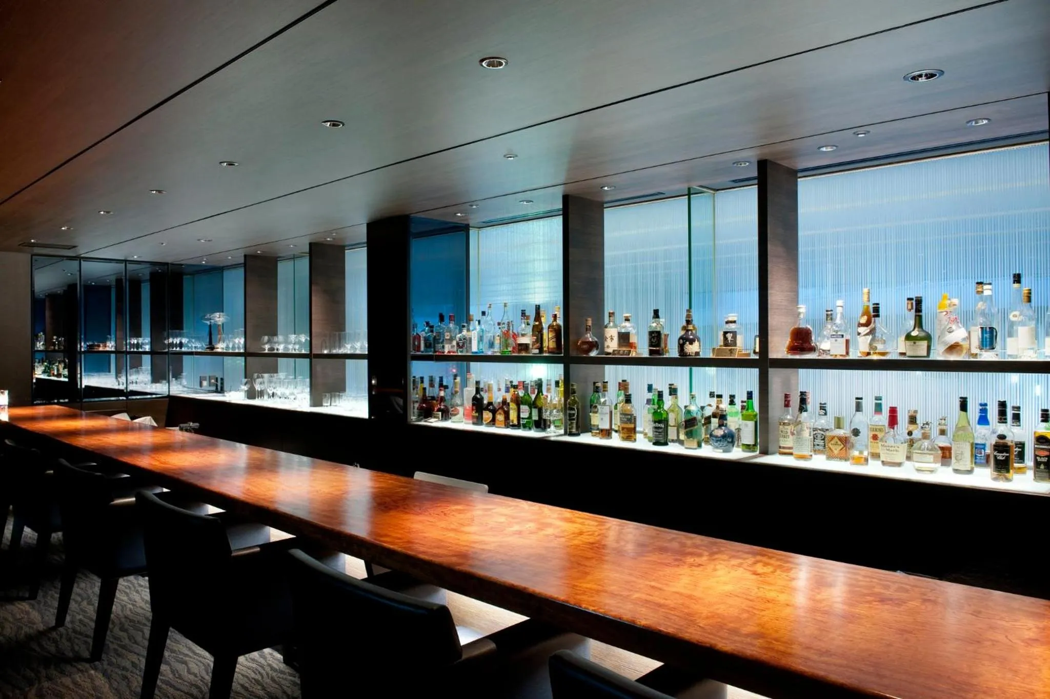 Lounge or bar in ANA Crowne Plaza Fukuoka by IHG