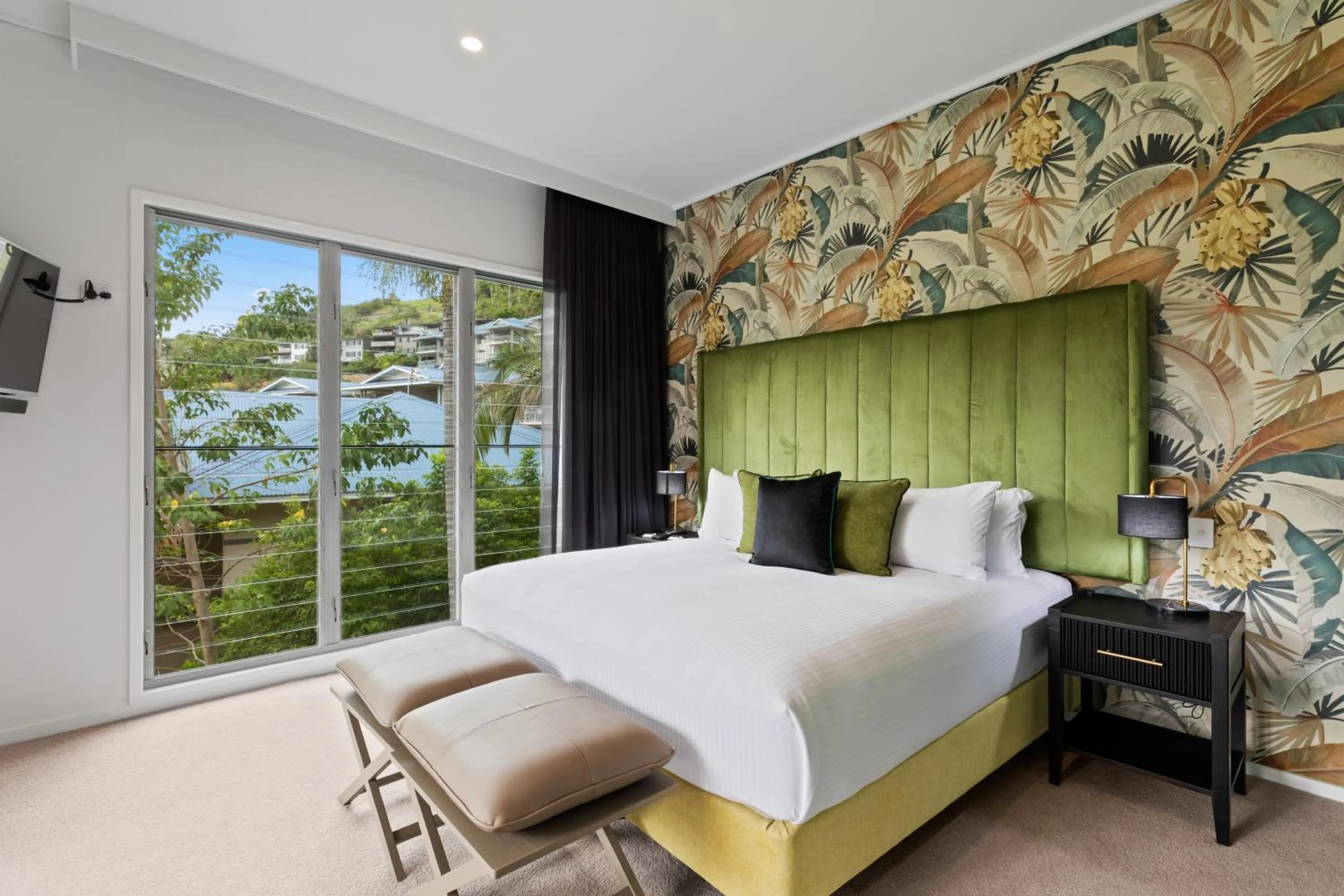 Bedroom, Bed in Club Wyndham Airlie Beach