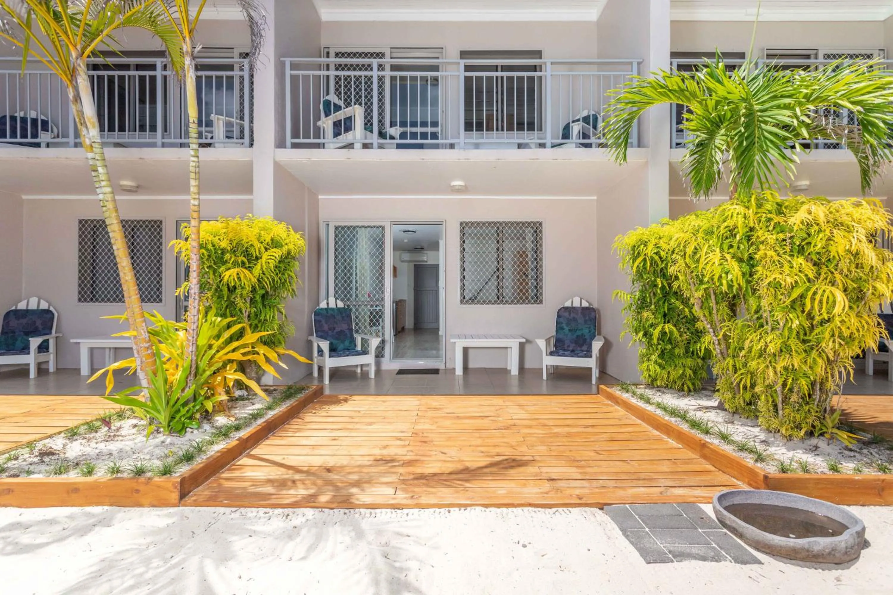 Patio in Moana Sands Beachfront Hotel