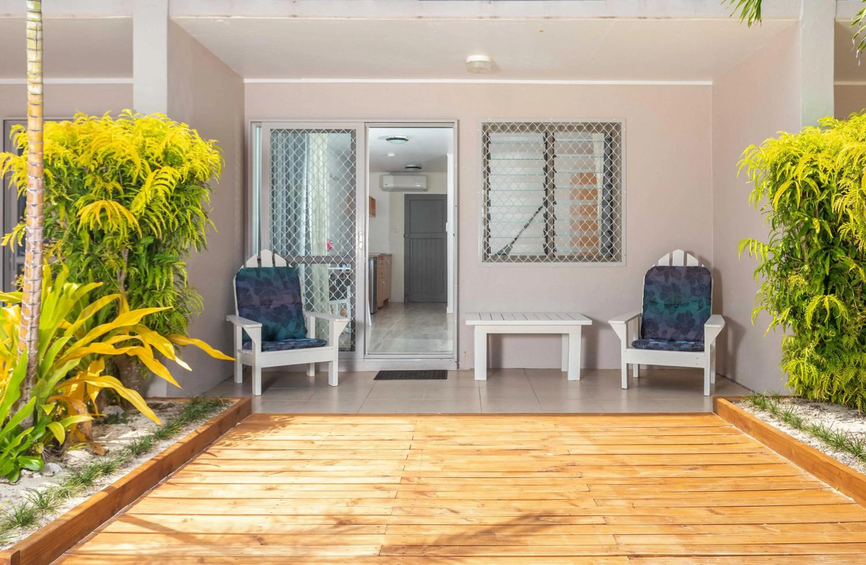 Patio in Moana Sands Beachfront Hotel