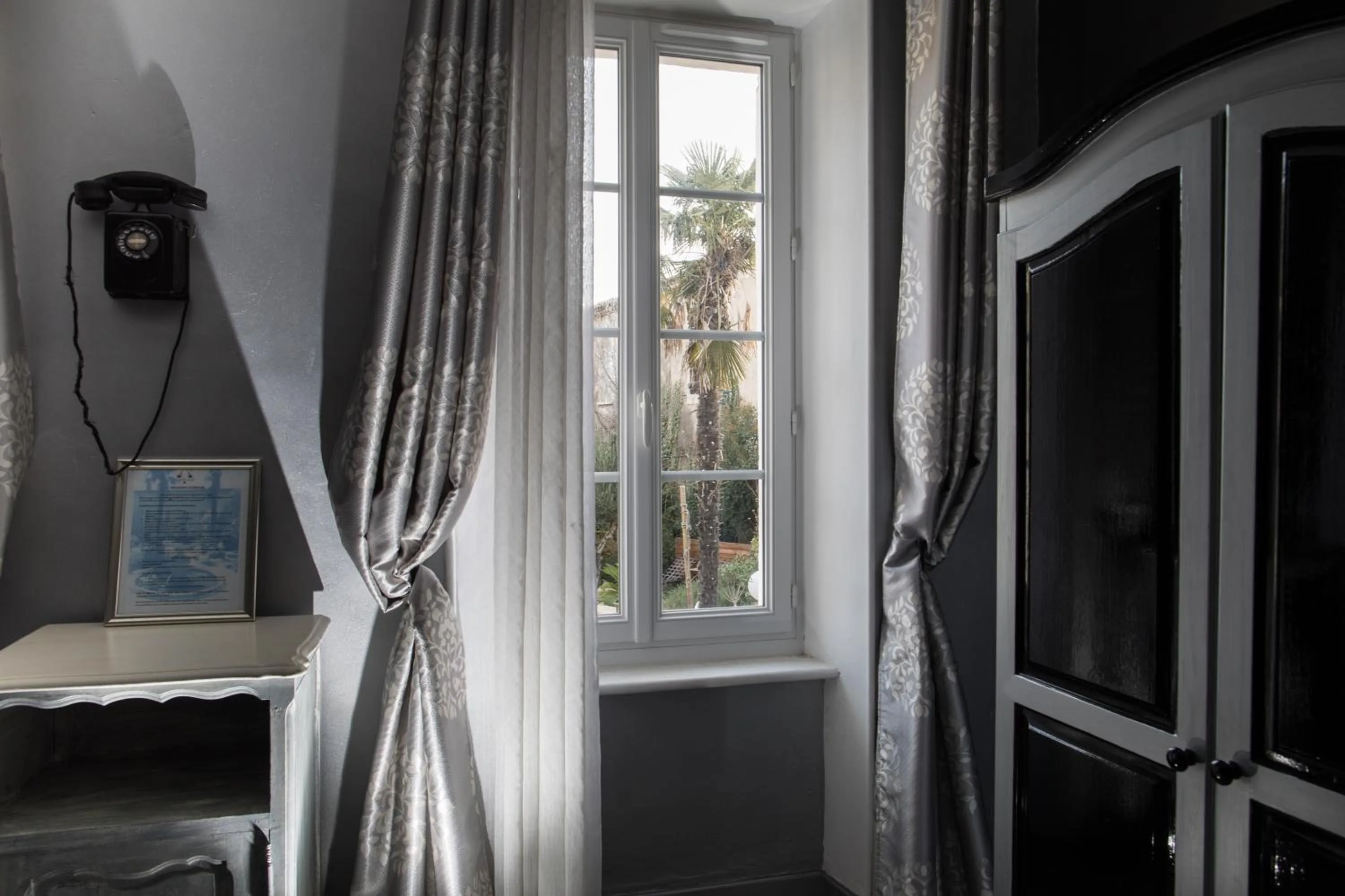 Bedroom in O'palmier Caché