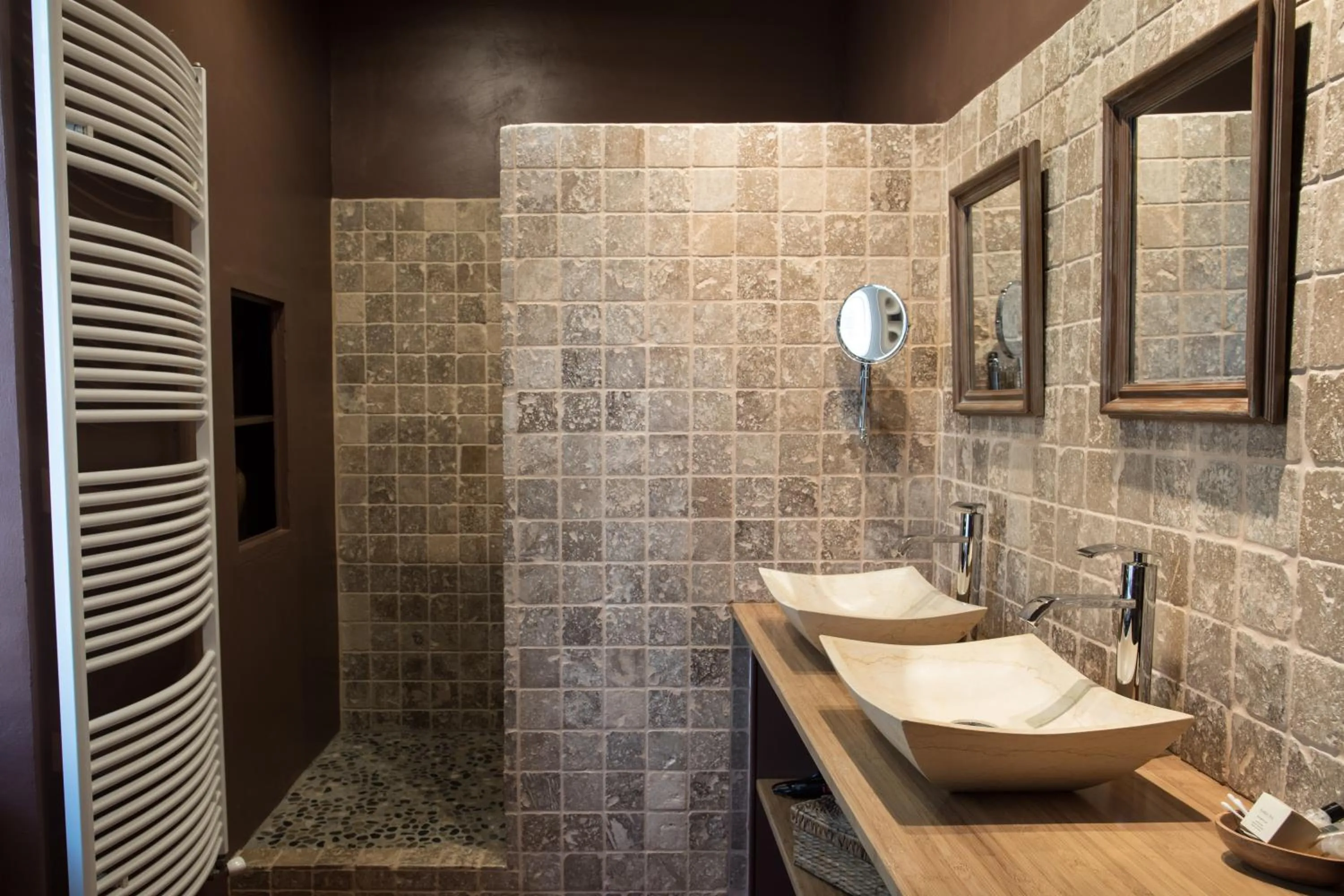 Property building in O'palmier Caché