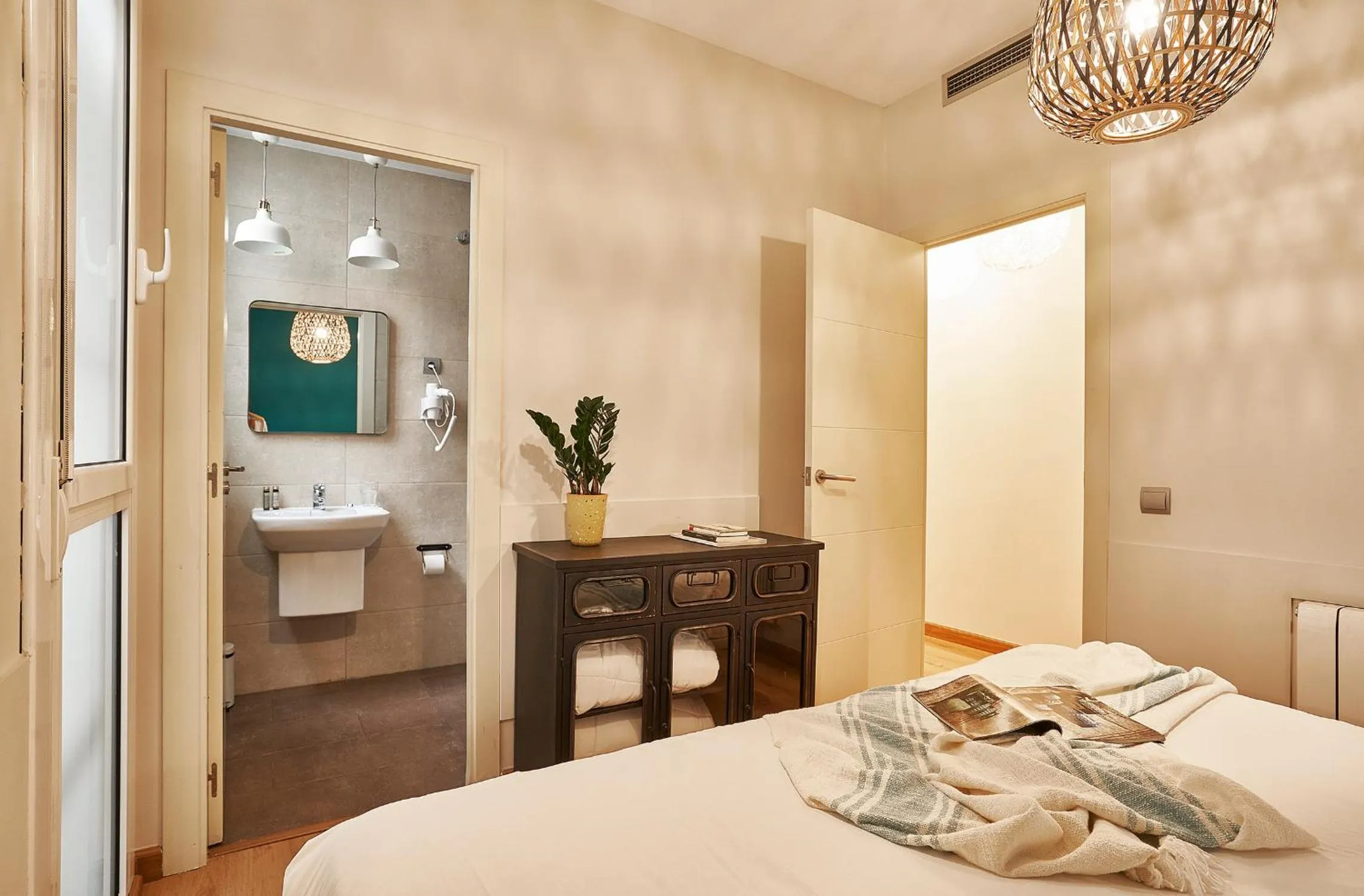 Bedroom, Bed in Barcelona Sants Station Apartments