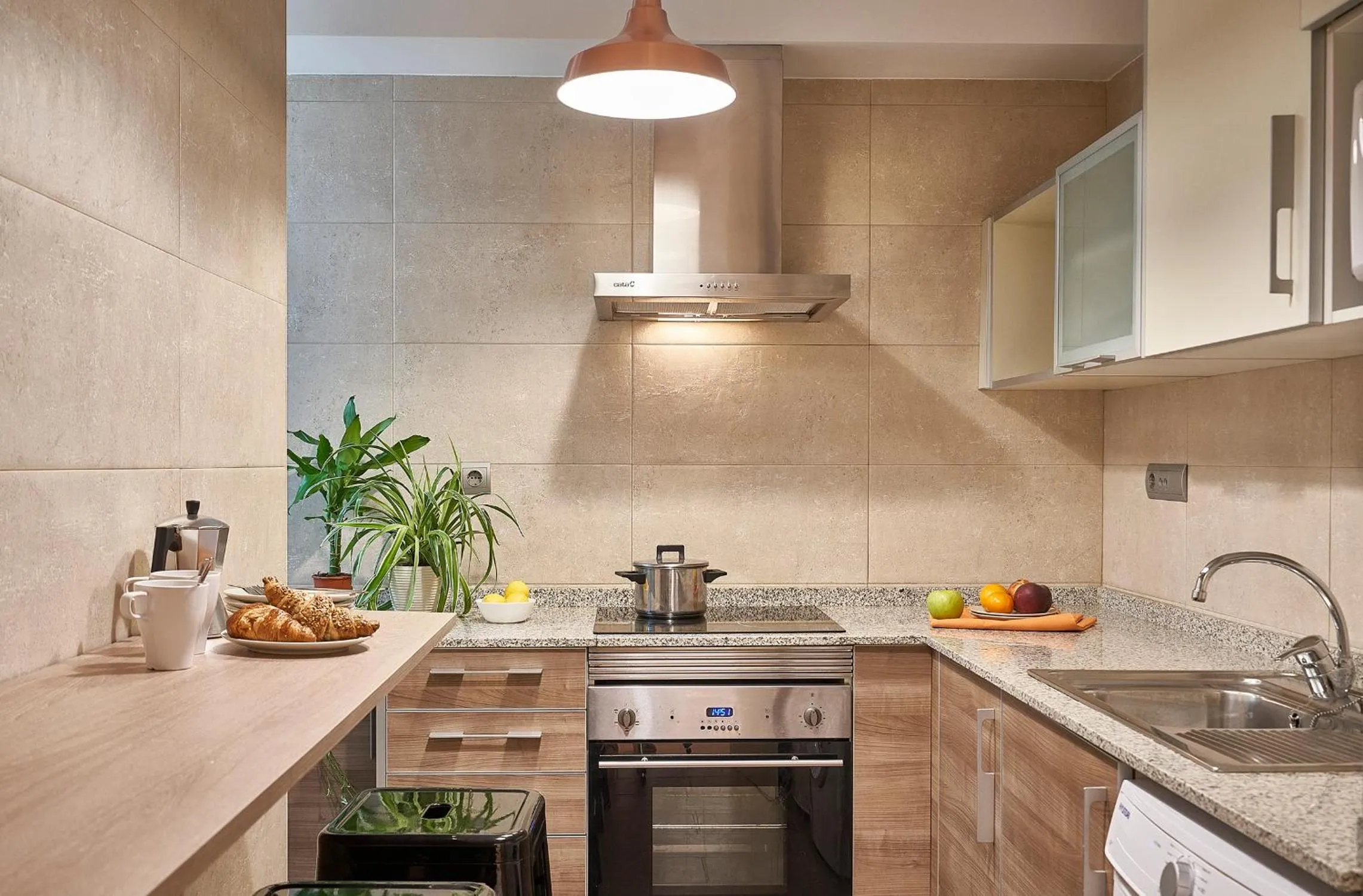 Kitchen or kitchenette in Barcelona Sants Station Apartments