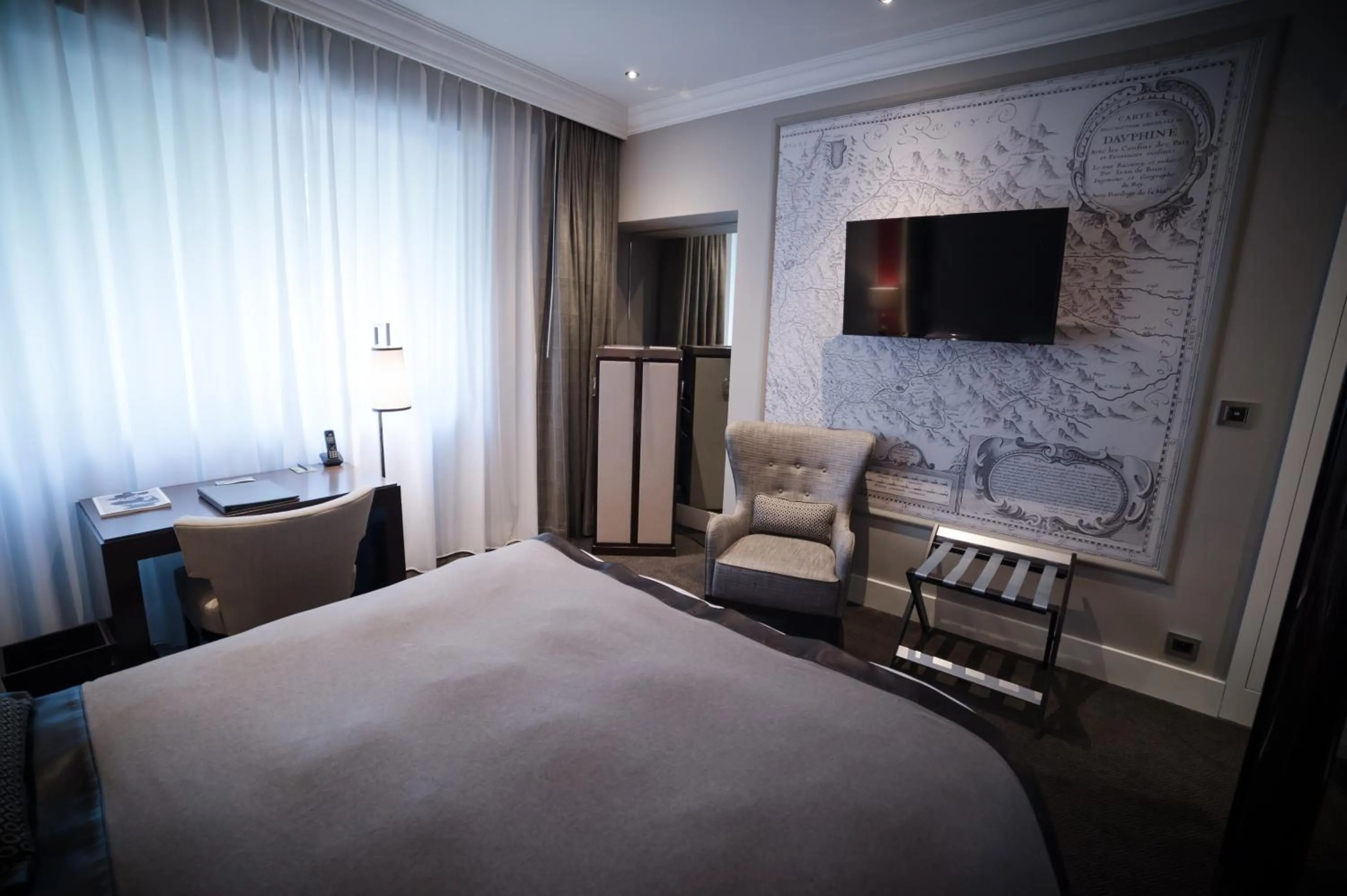 Photo of the whole room, Bed in Park Hotel Grenoble - MGallery Collection