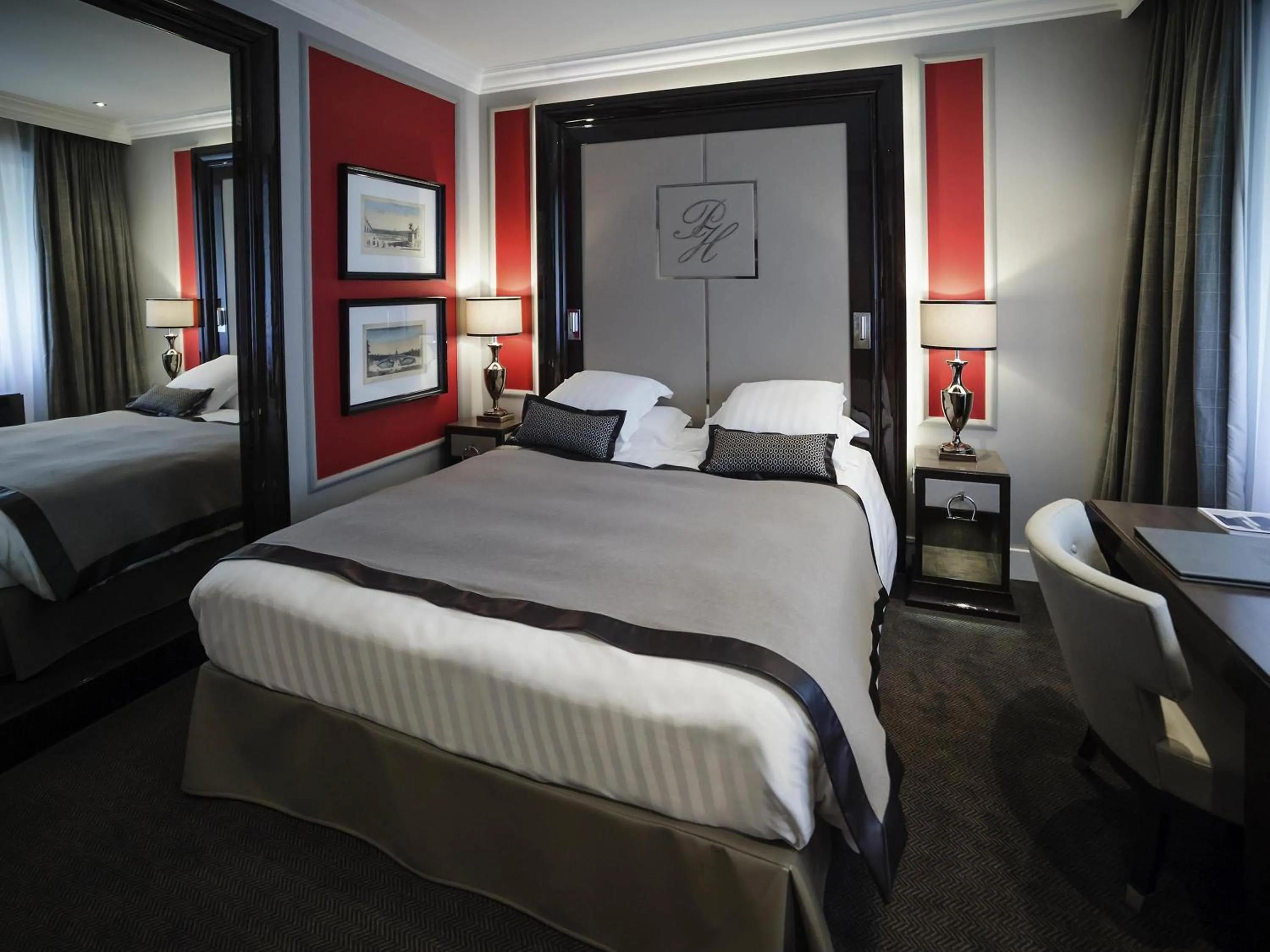 Bedroom, Bed in Park Hotel Grenoble - MGallery Collection