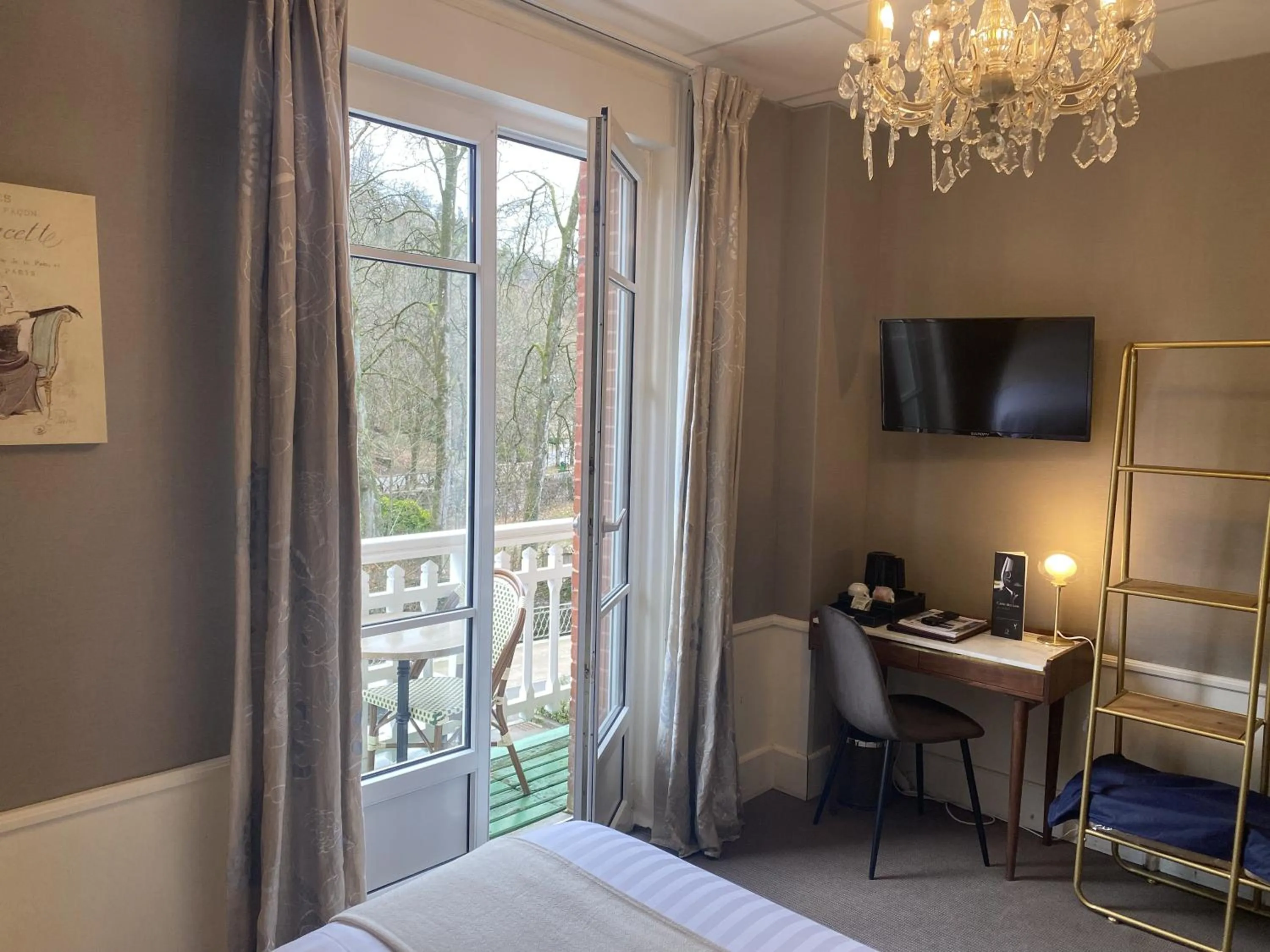 Bedroom, Bed in BRIT HOTEL & SPA Le Roc au Chien