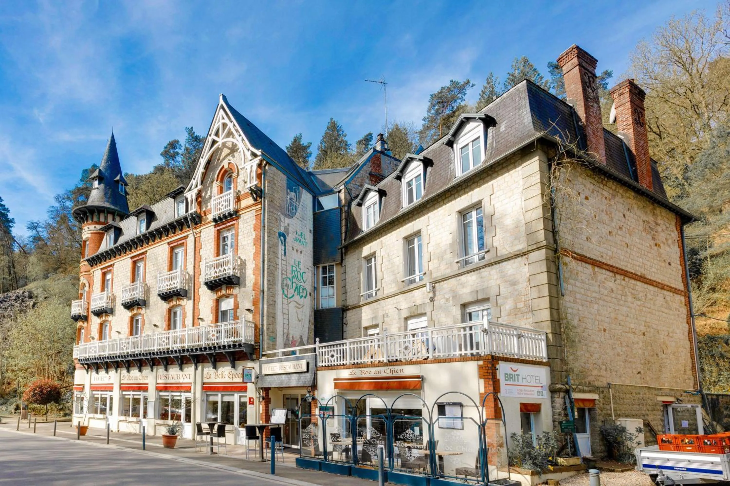 Property building in BRIT HOTEL & SPA Le Roc au Chien