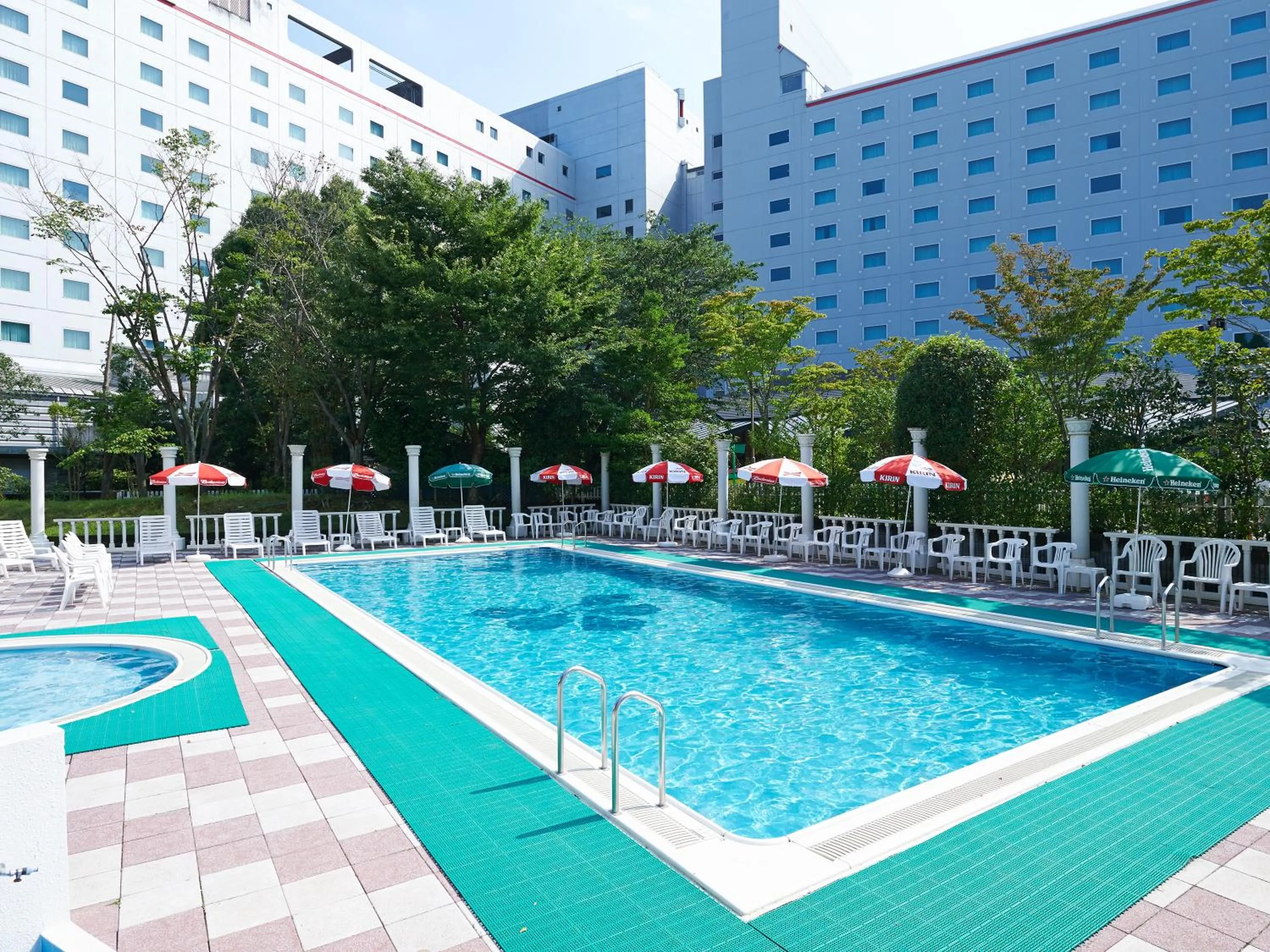 Swimming pool in Hotel Nikko Narita