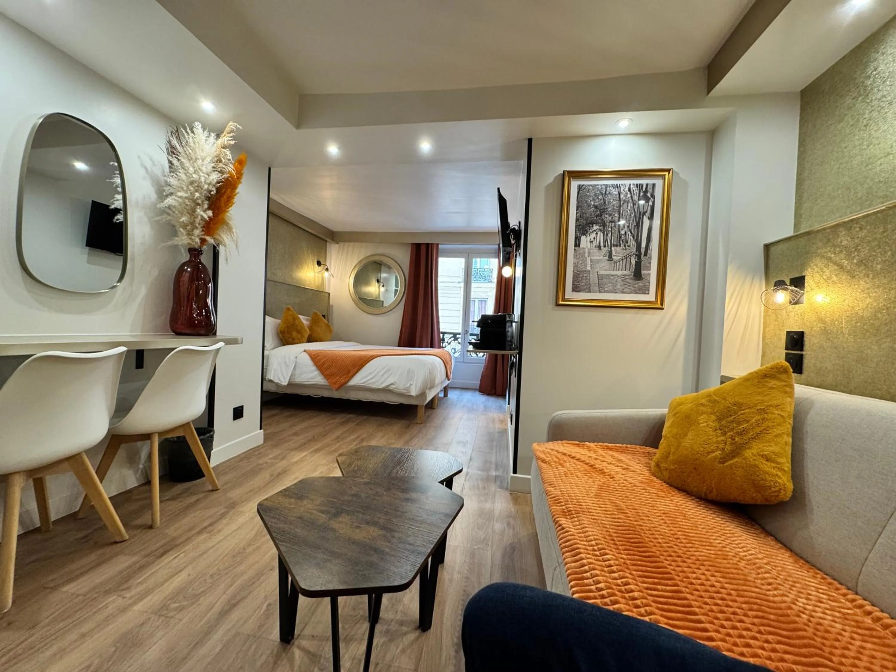 Bed in Hotel Nation Montmartre