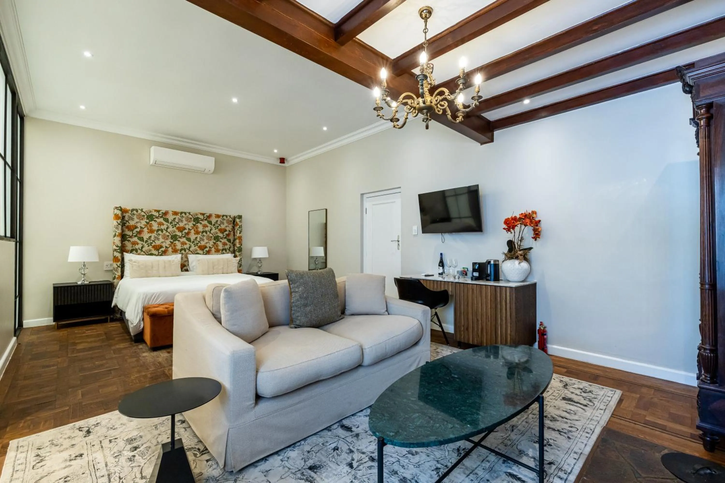 Photo of the whole room in Laborie Estate