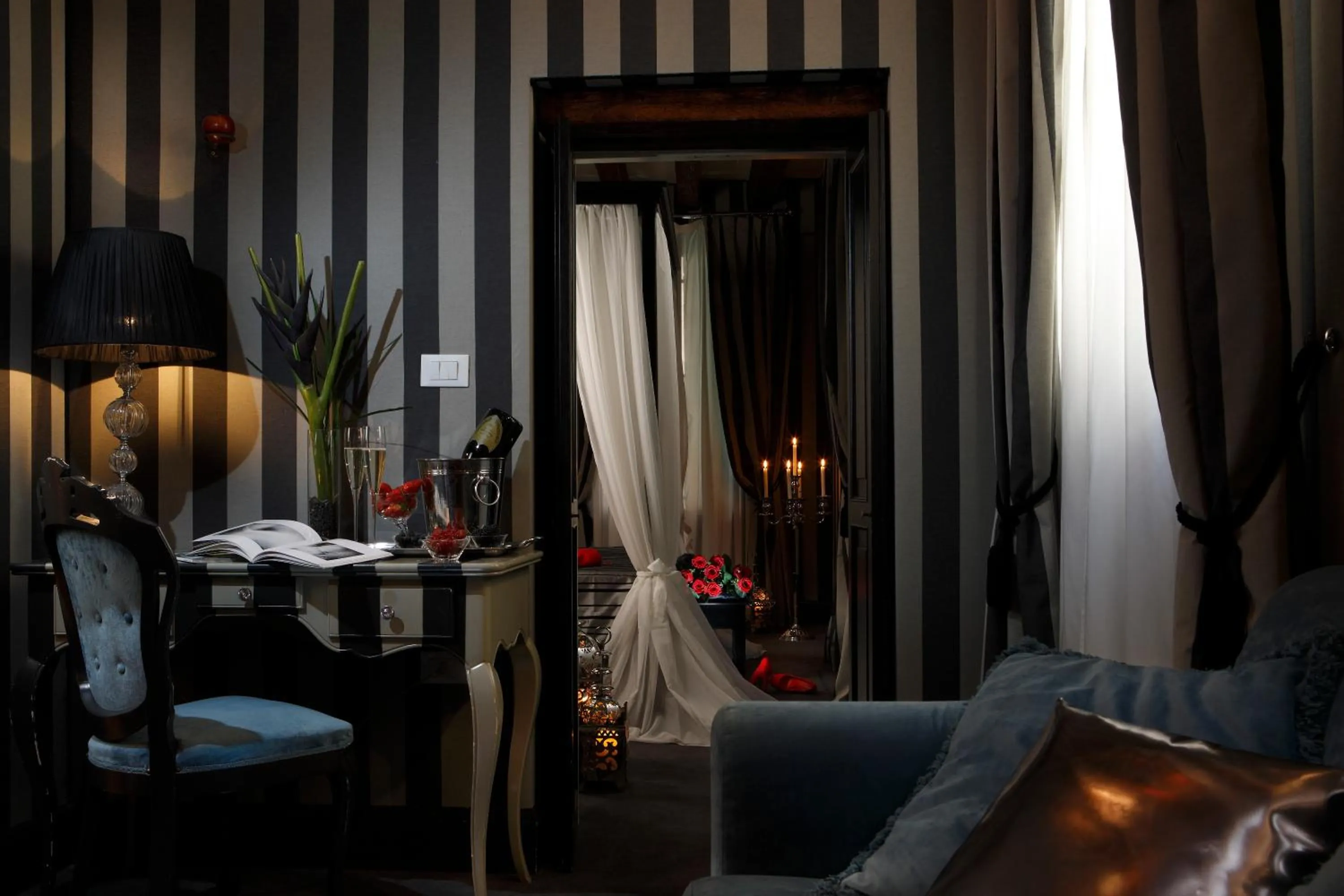 Living room, Restaurant/Places to Eat in Ad Place Venice