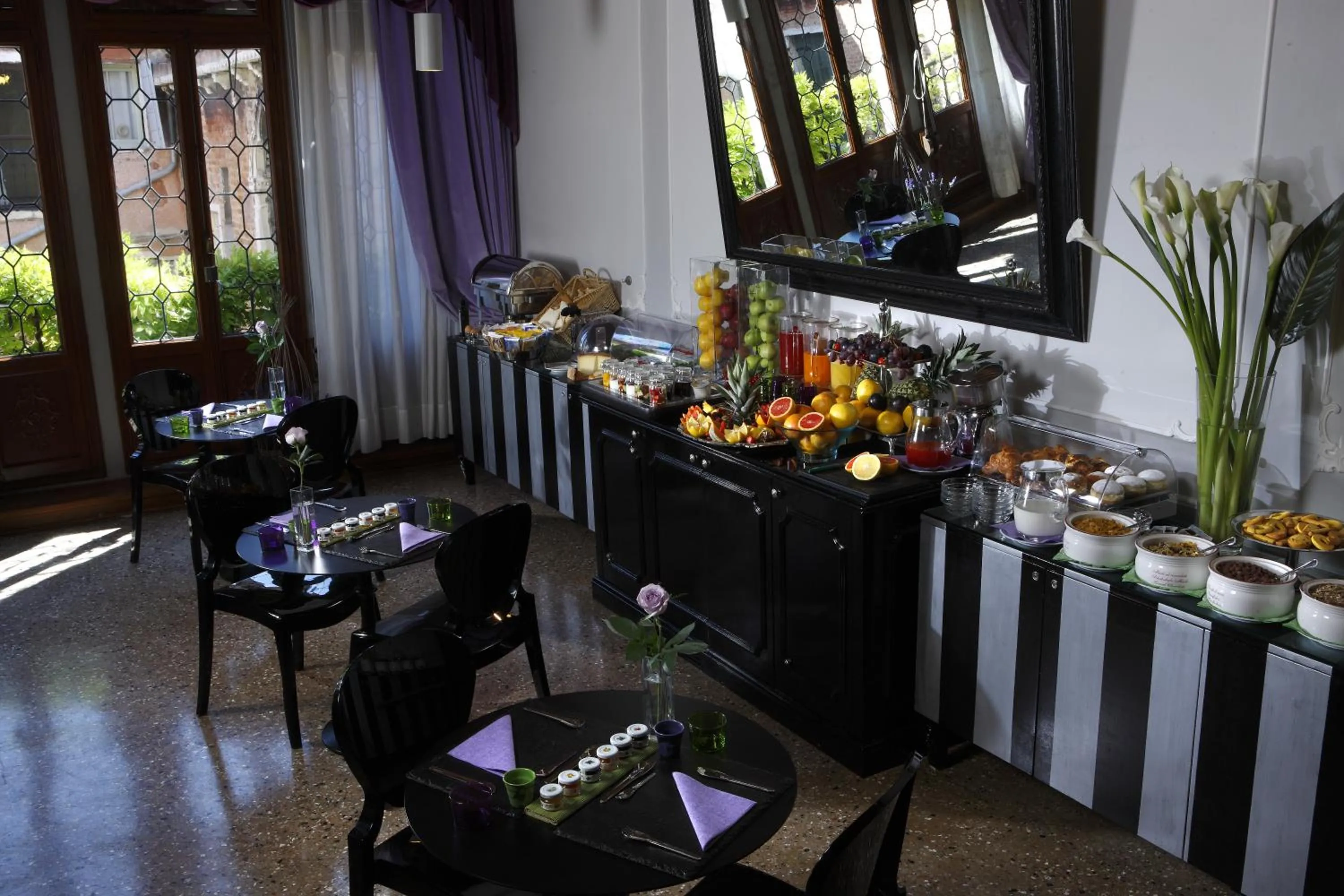 Restaurant/Places to Eat in Ad Place Venice