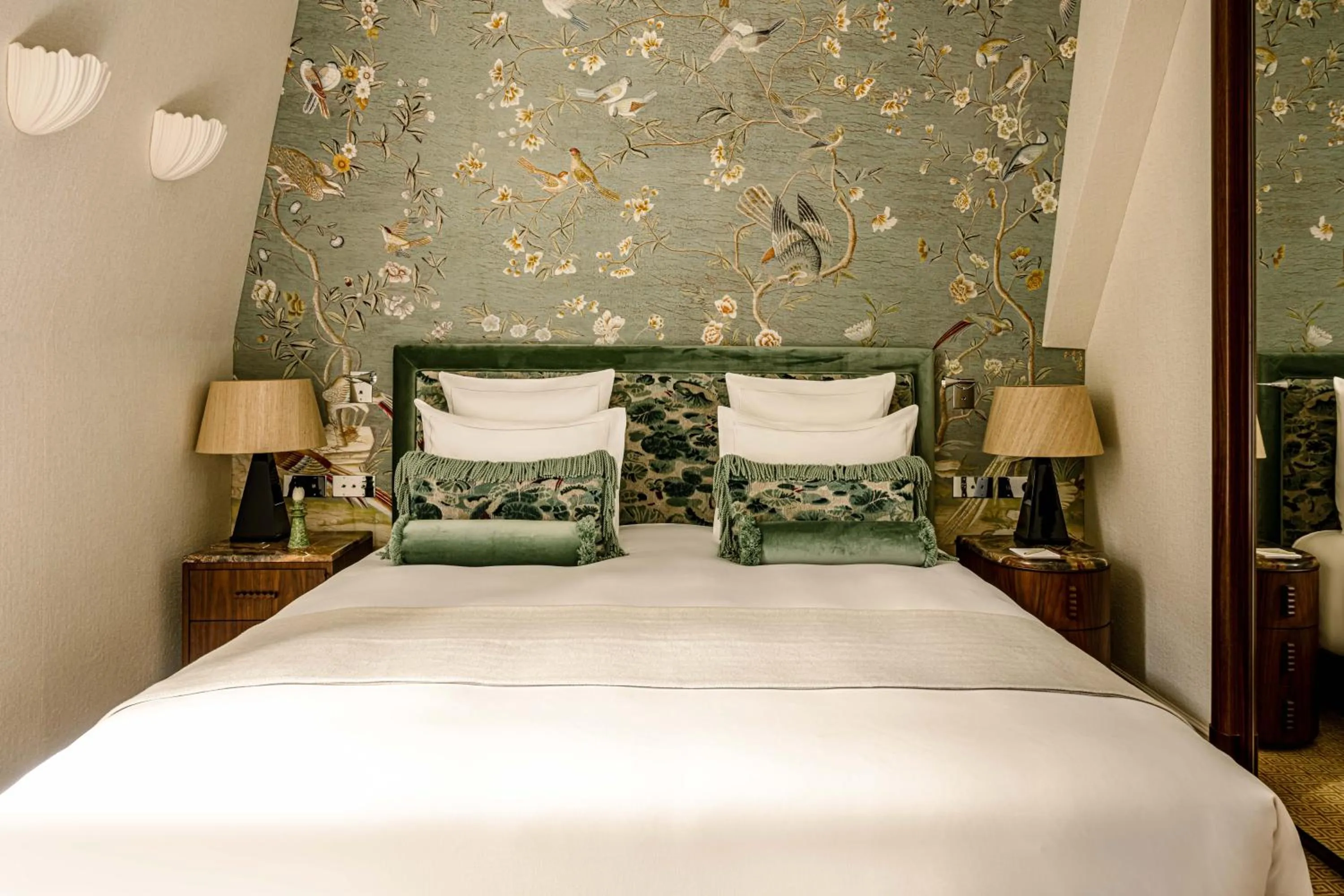 Bedroom, Bed in Saint James Paris