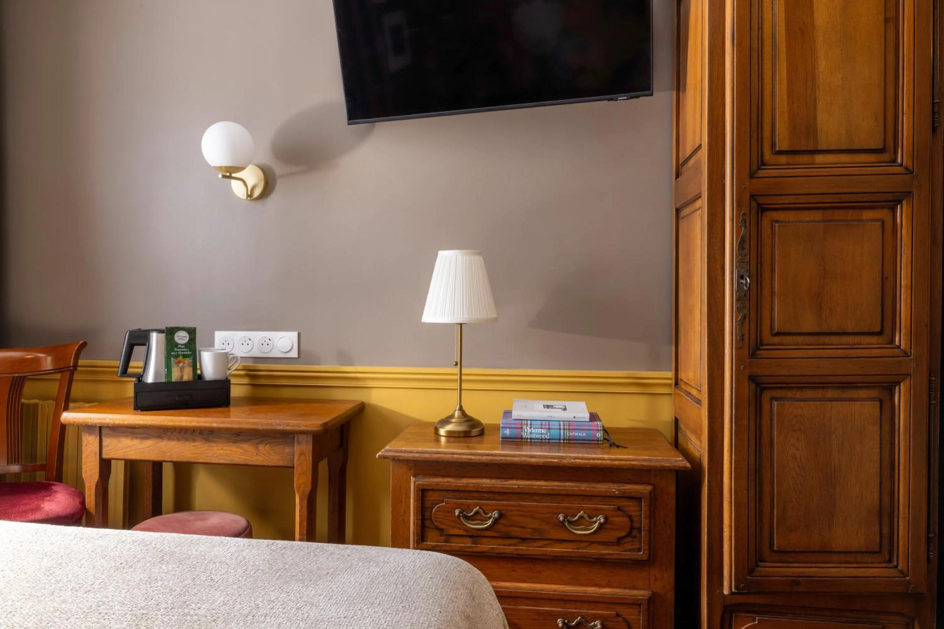 Decorative detail, Bed in Welcome Hotel