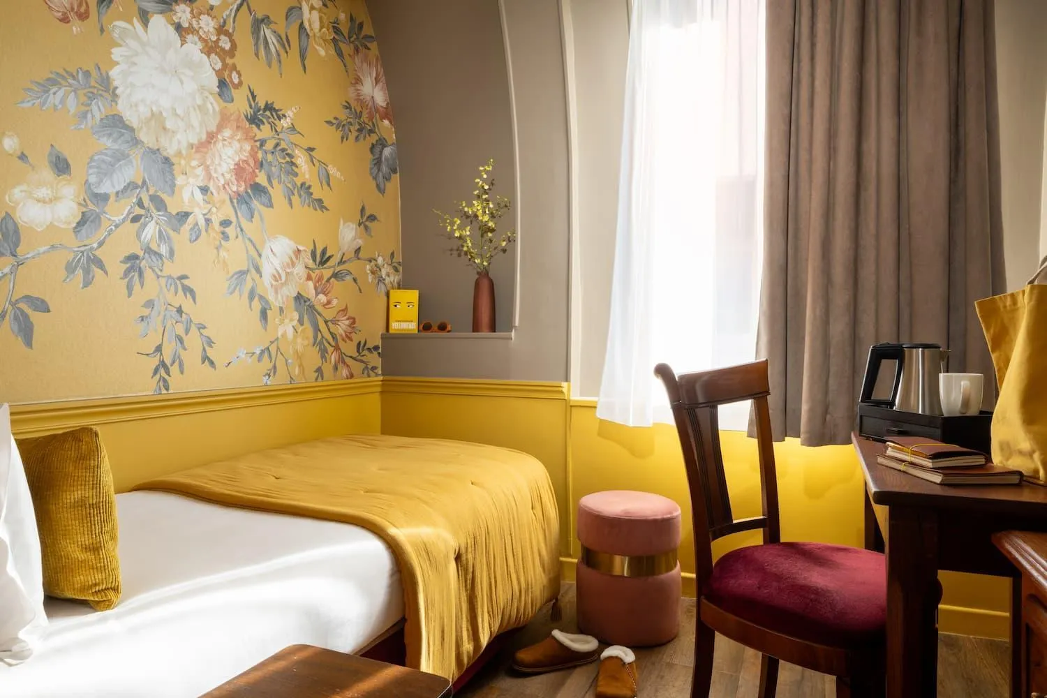 Bedroom, Bed in Welcome Hotel