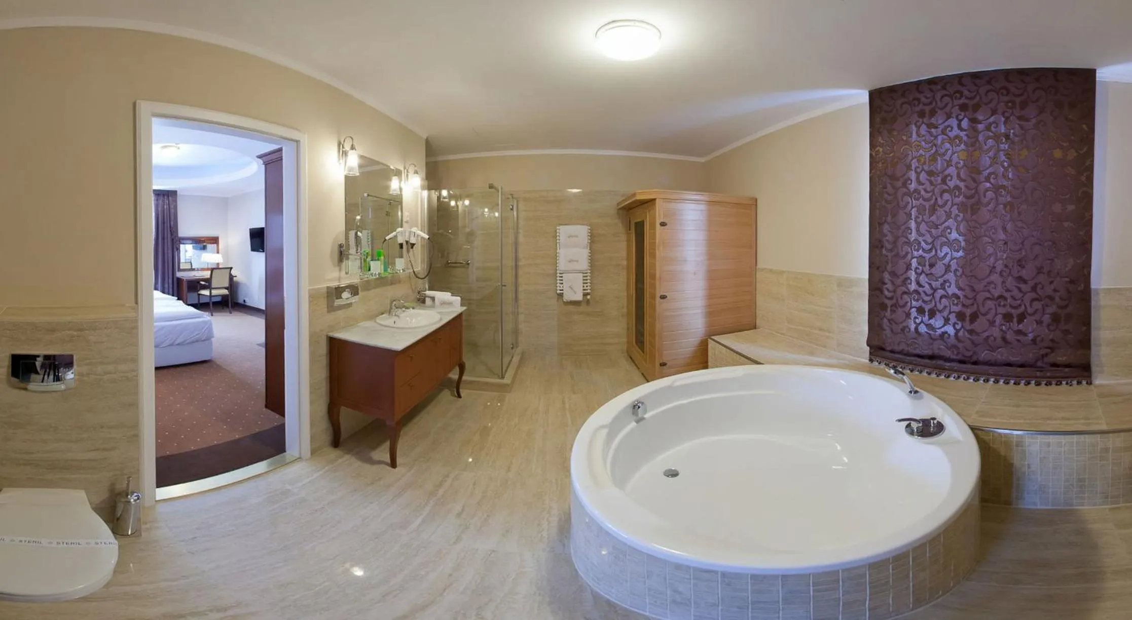 Toilet in La Contessa Castle Hotel