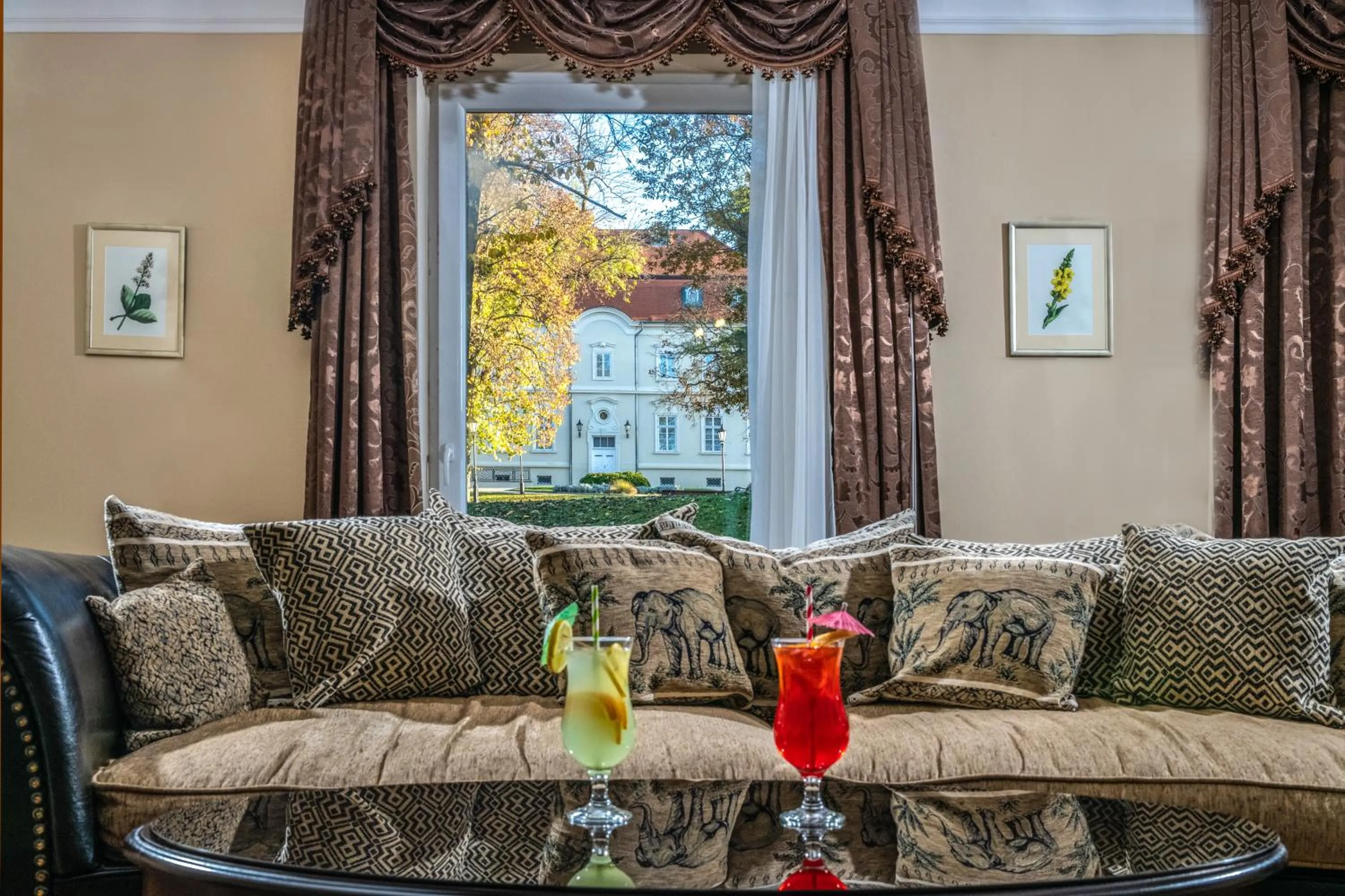 Living room in La Contessa Castle Hotel