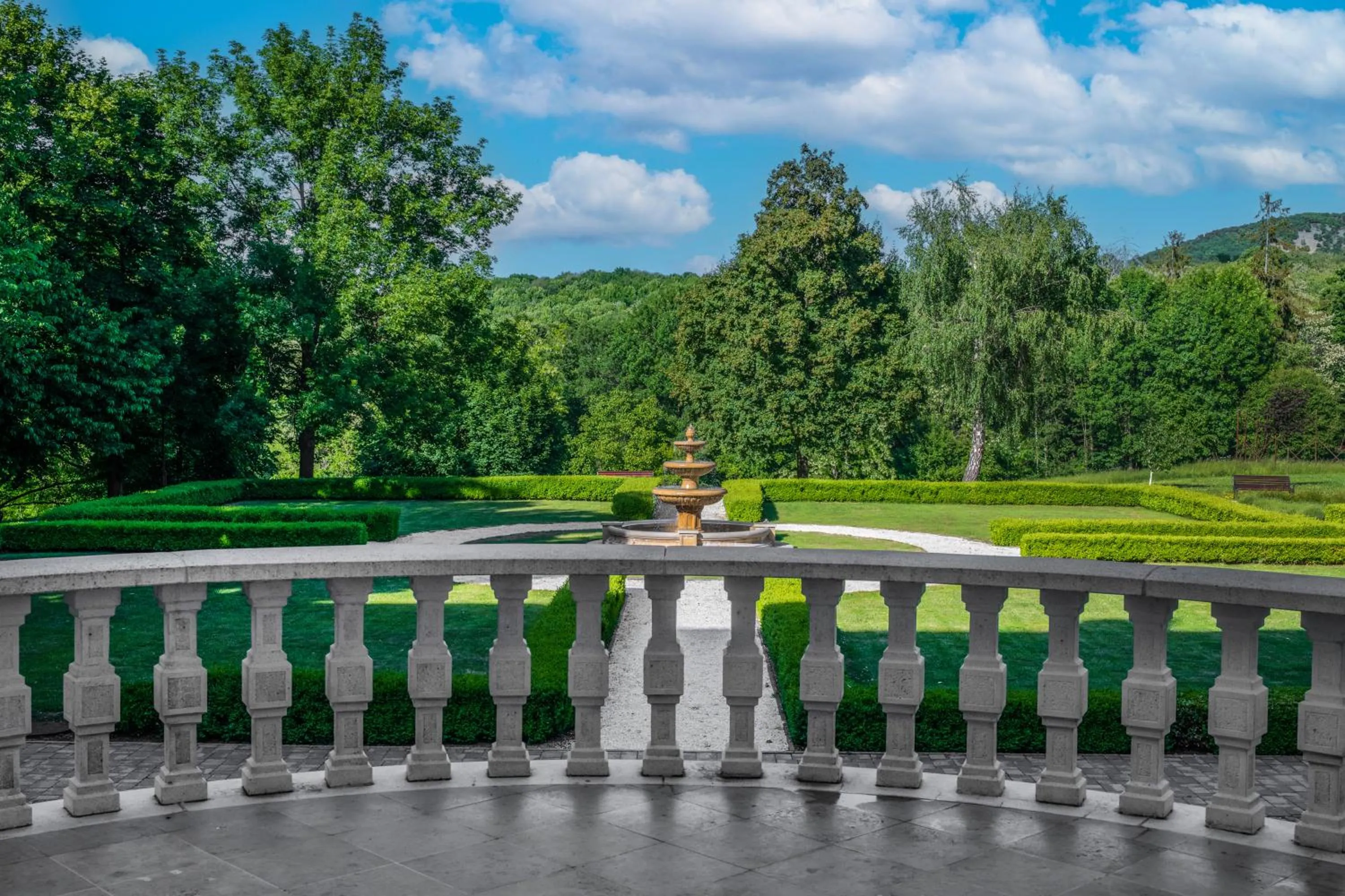 Garden view in La Contessa Castle Hotel